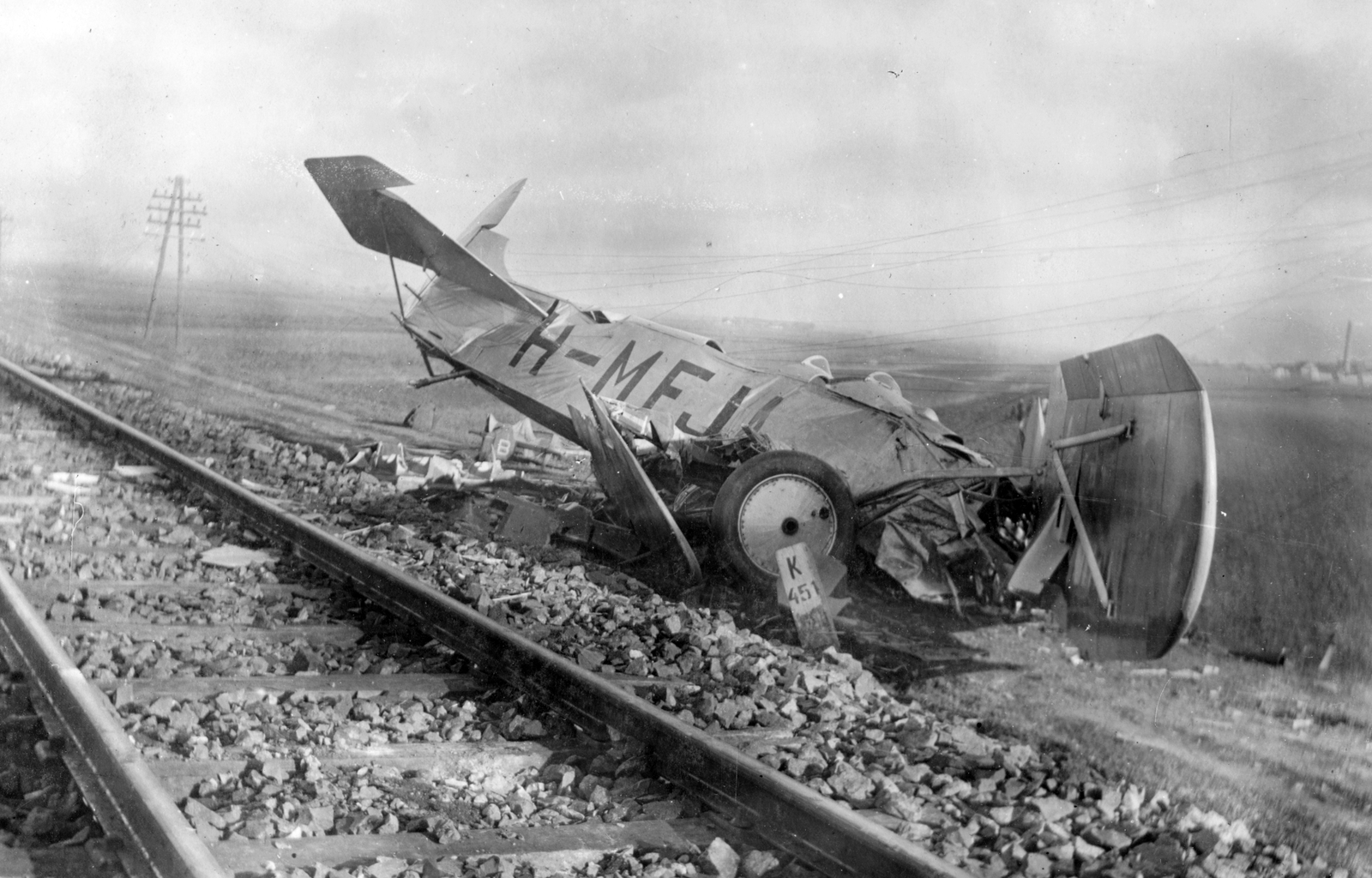 Hungary, Szeged, Weiss Manfréd (WM) gyártmányú Fokker C.V.D felderítő repülőgép roncsa., 1932, Szent-Istvány Dezső, transport, Hungarian brand, accident, airplane, Royal Hungarian Air Force, Weiss Manfréd-brand, license, Fortepan #41562