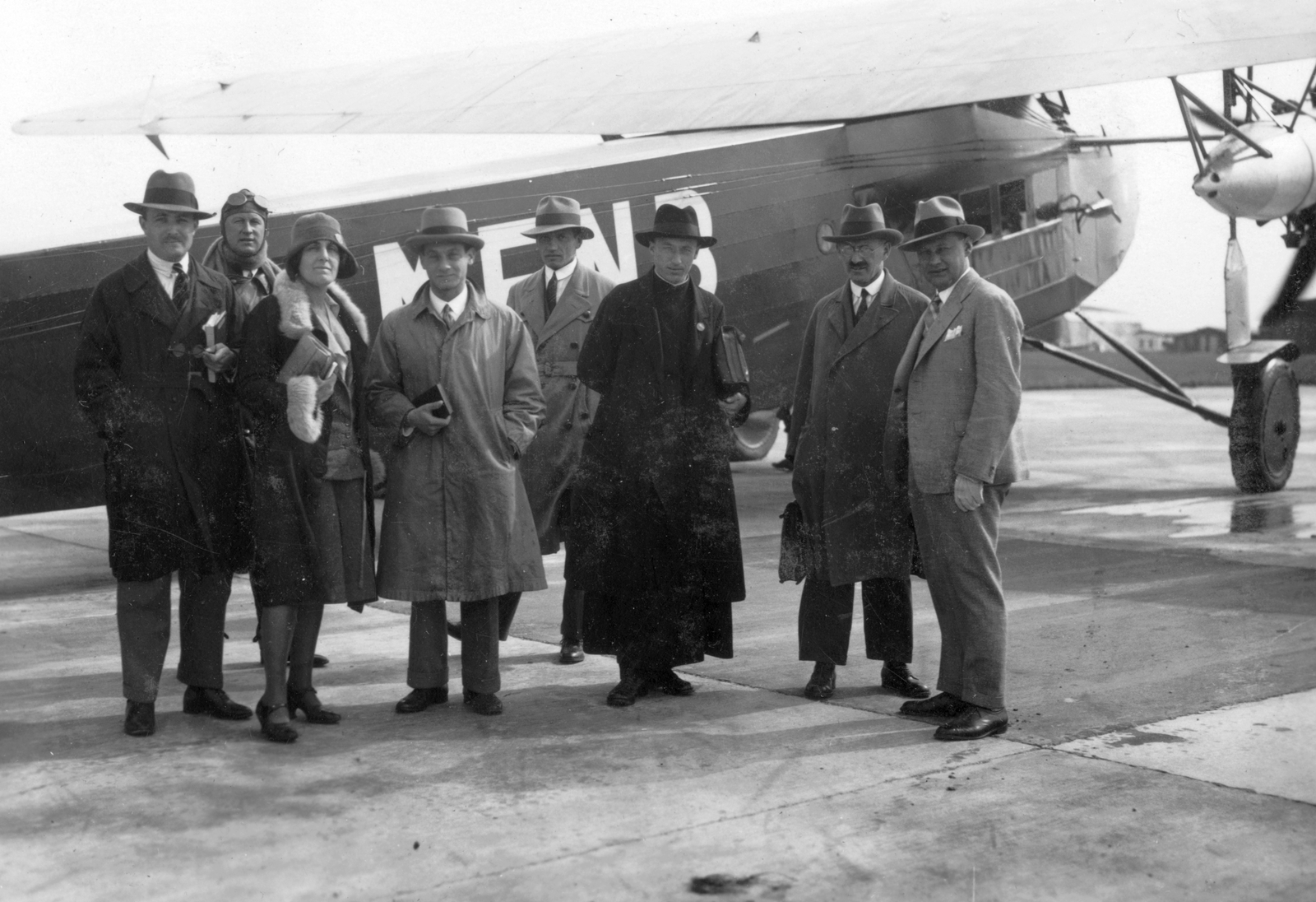 A Weiss Manfréd által gyártott Fokker F.VIIIB típusú utasszállító repülőgép., 1931, Szent-Istvány Dezső, közlekedés, magyar gyártmány, pilóta, repülőgép, repülőtér, Fokker-márka, Weiss Manfréd-márka, licenc, Fokker F.VIII, Fortepan #41578