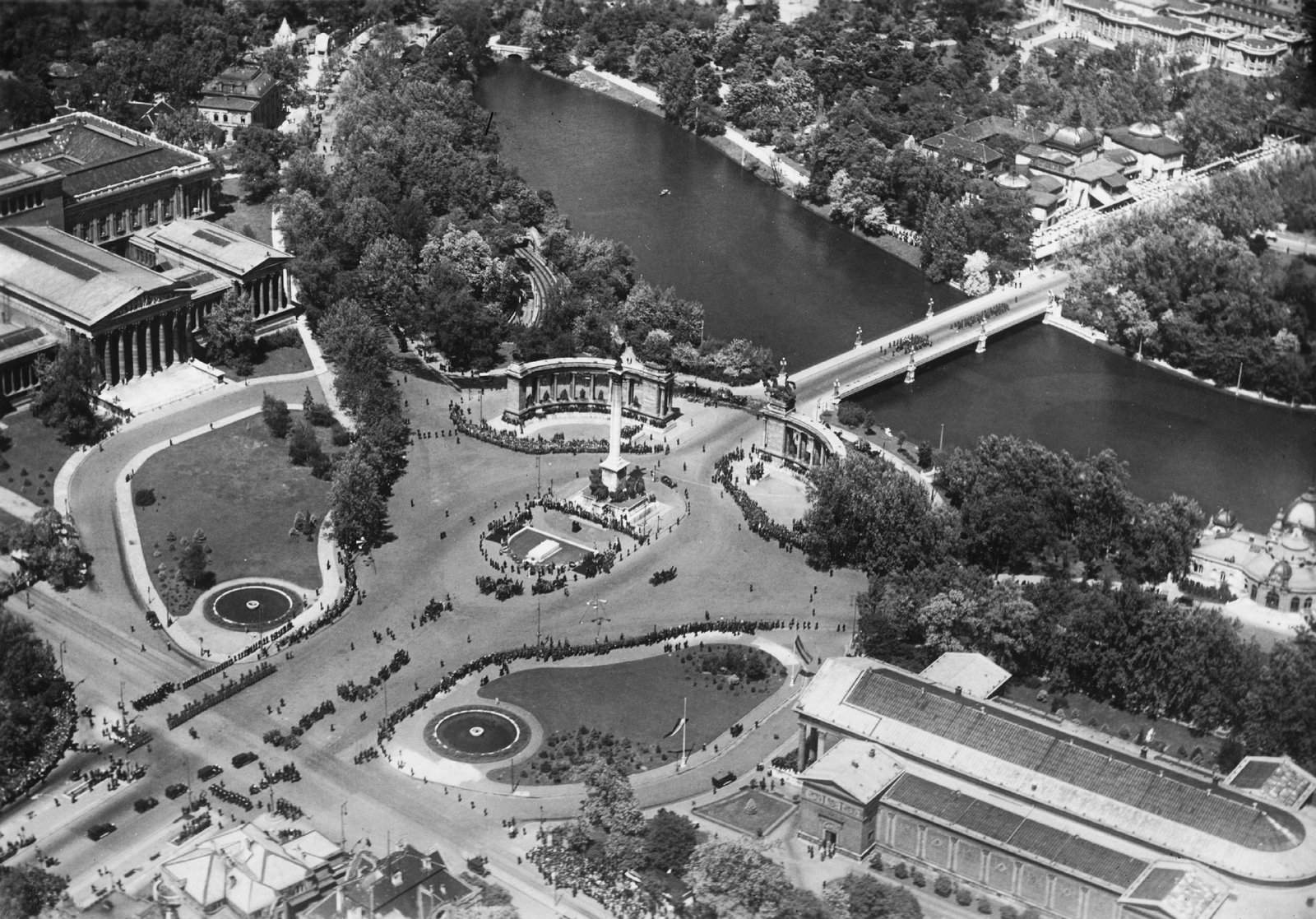 Magyarország, Városliget, Budapest XIV., légifotó a Hősök tere és a Városligeti tó környékéről., 1935, Szent-Istvány Dezső, légi felvétel, Budapest, madártávlat, Fortepan #41580