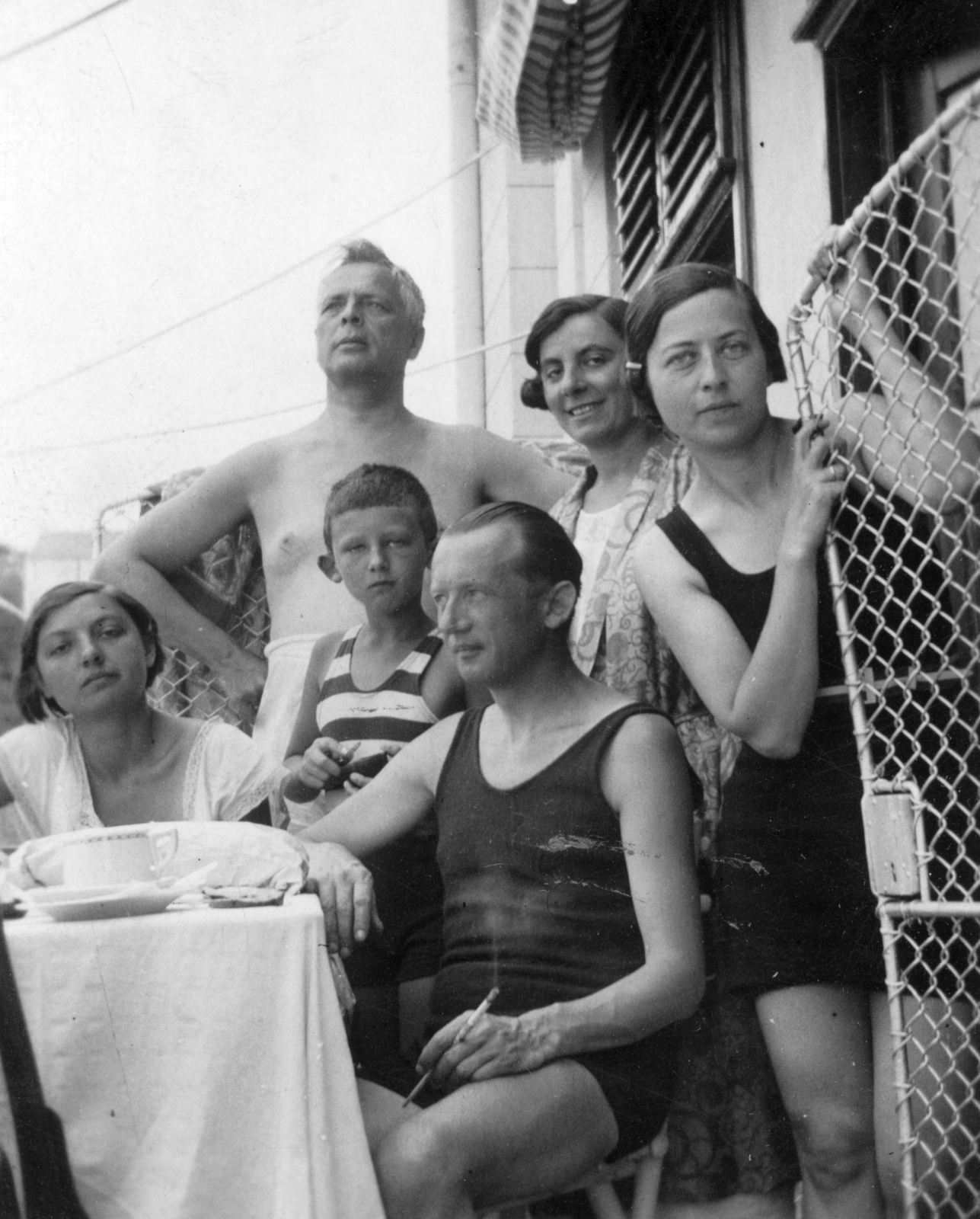 1935, Juli, bathing suit, smoking, tableau, women, men, kid, Fortepan #41619