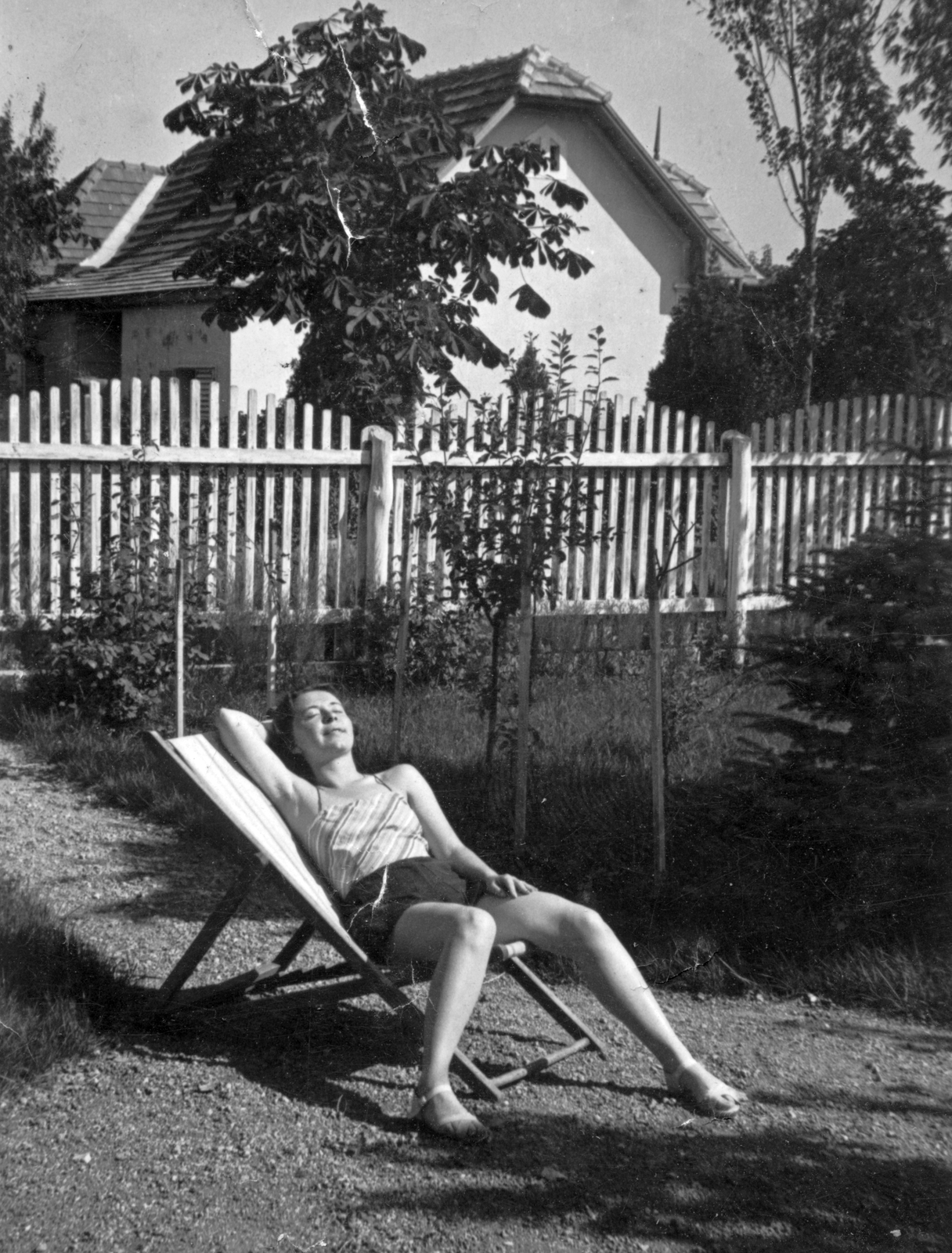 1937, Csermely Károly, garden, sunbathe, lath fence, deck chair, lady, sandal, hands behind the head, Fortepan #41634
