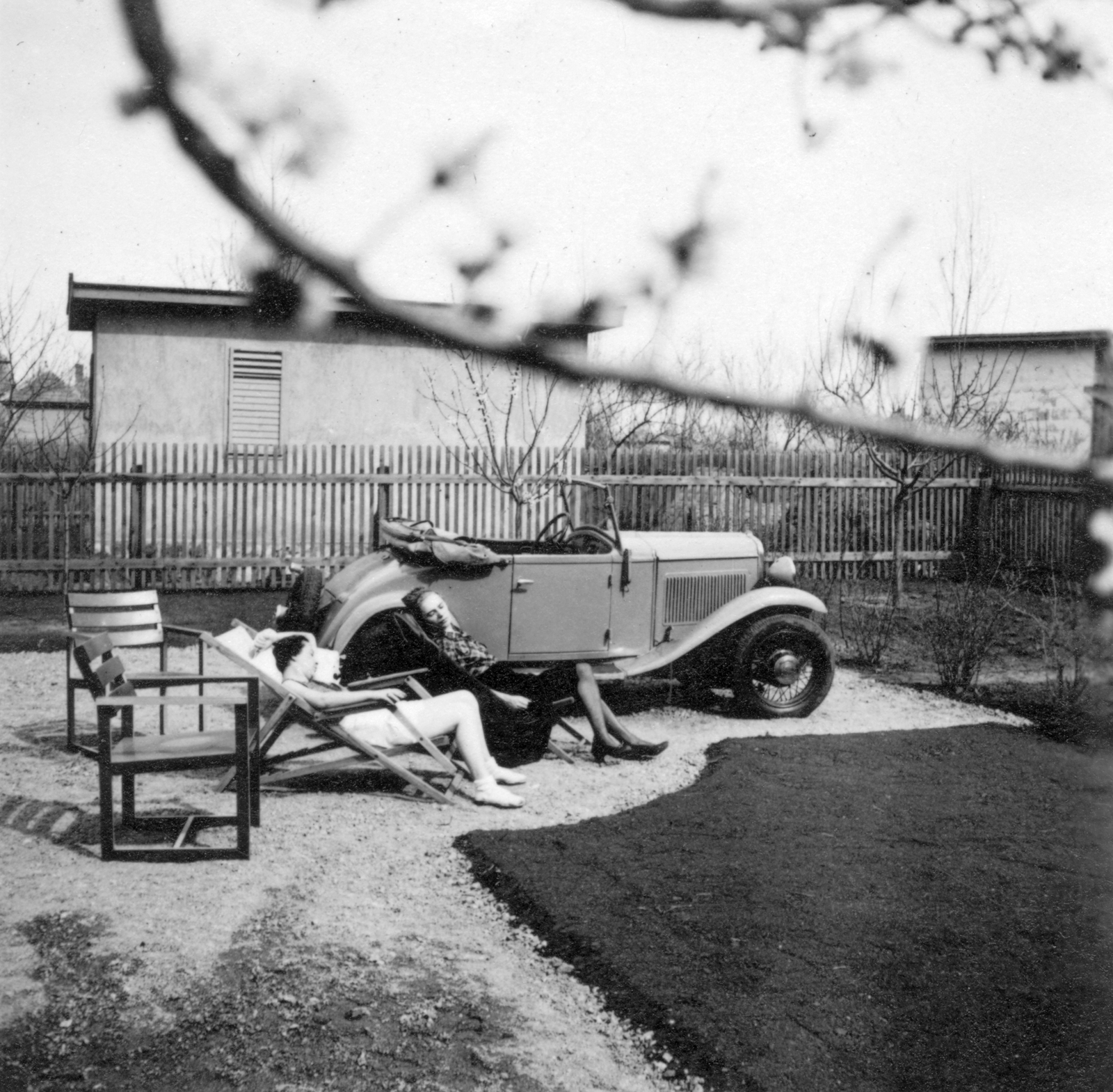 1937, Csermely Károly, sunbathe, automobile, modern architecture, Fortepan #41645
