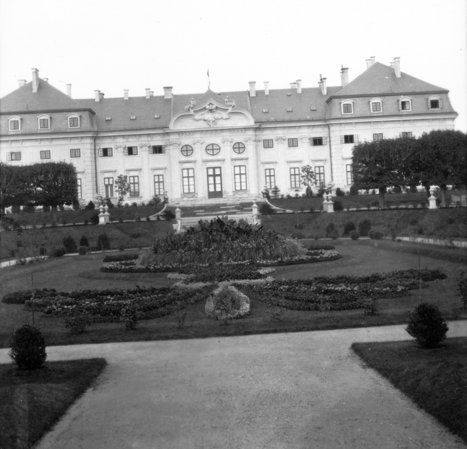 Ausztria, Féltorony, Harrach-kastély, 1902, Zichy, épített örökség, kastély, építészet, barokk-stílus, díszkert, Franz Anton Hillebrandt-terv, Johann Lucas von Hildebrandt-terv, Fortepan #41732