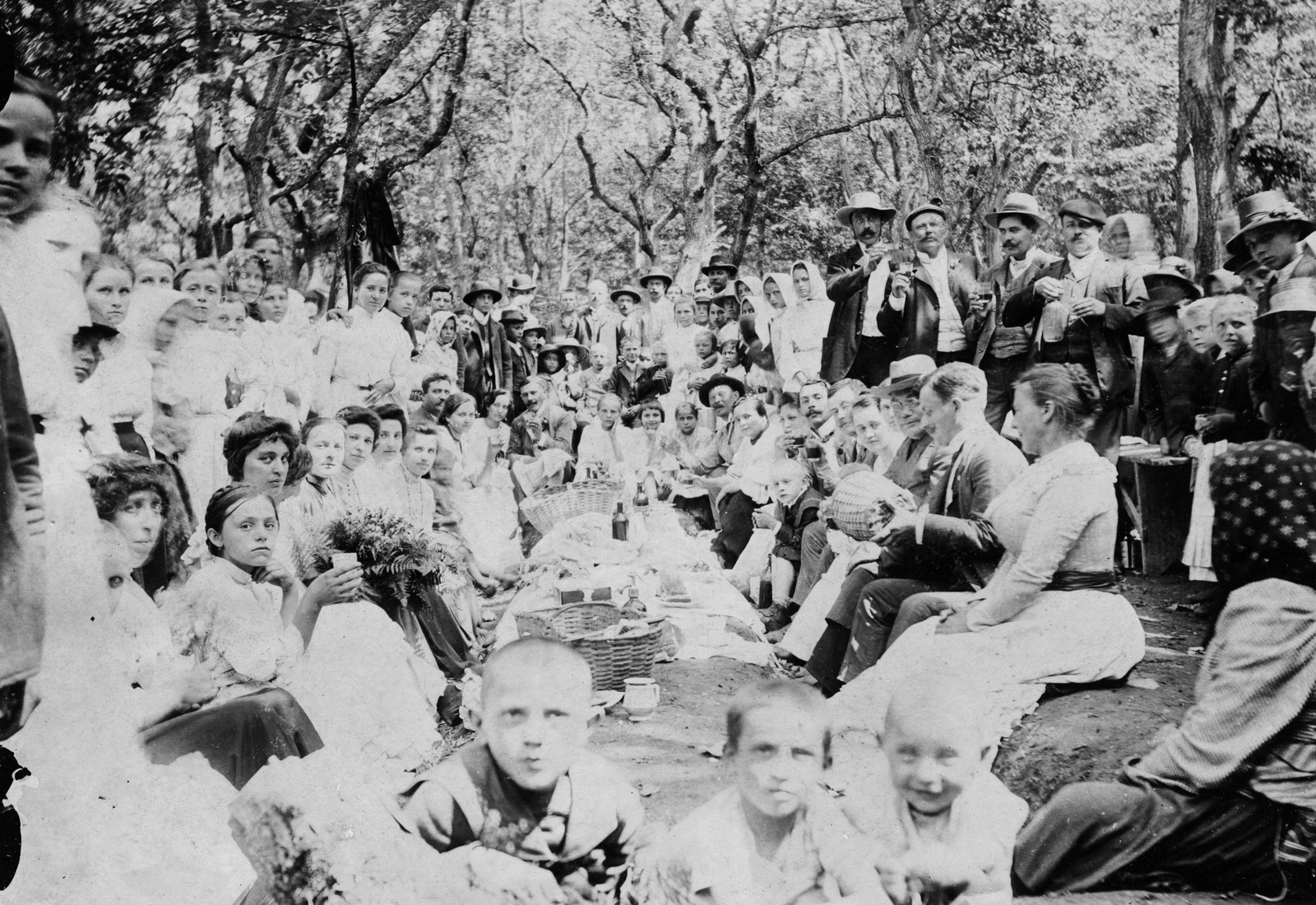 1912, Fortepan, free time, summer, drinking, partying, basket, demijohn, Fortepan #41774