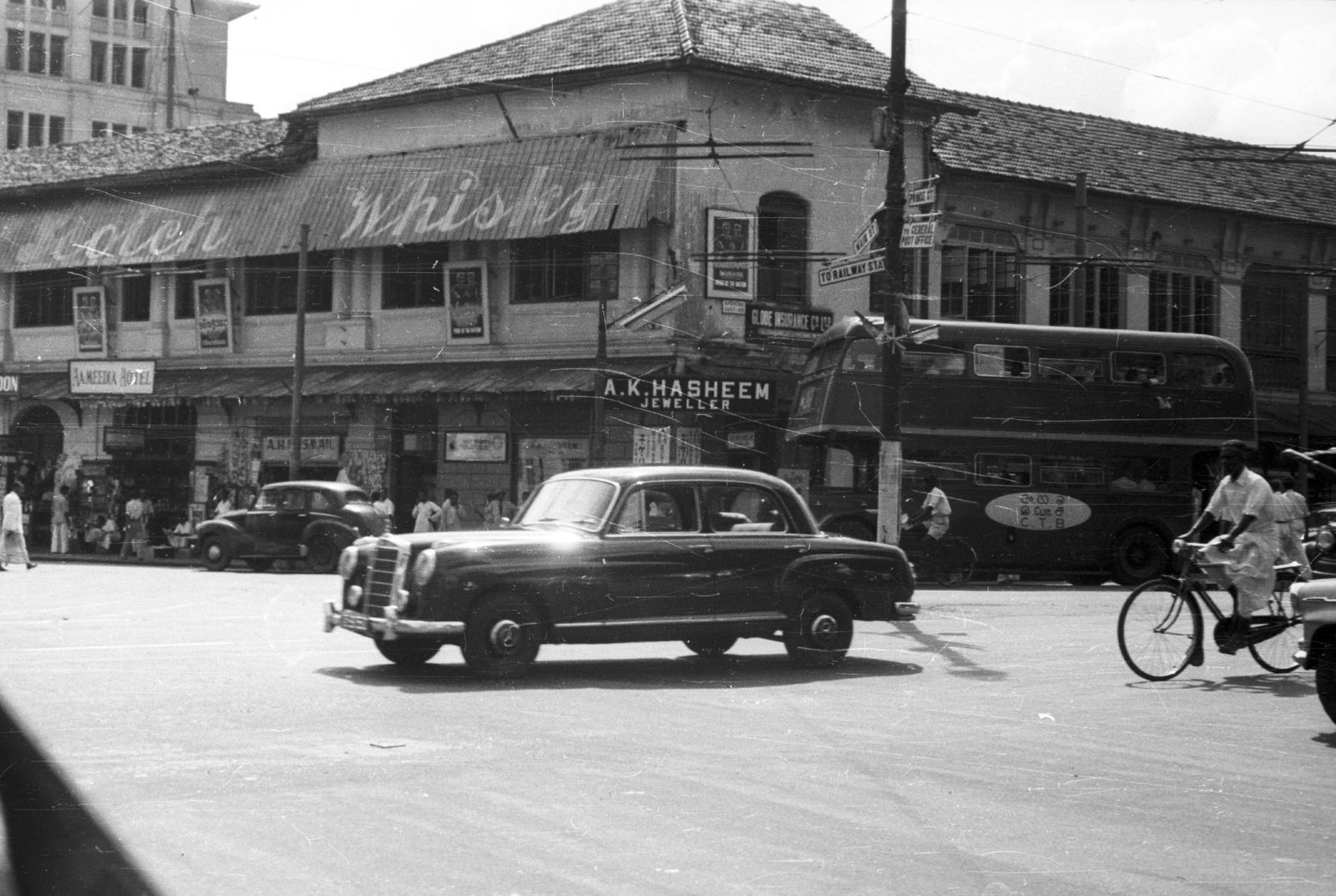 Sri Lanka, Colombo, Main street - York street sarok., 1963, MZSL/Ofner Károly, bicycle, German brand, Mercedes-brand, double-decker, automobile, Mercedes W120, Fortepan #41860