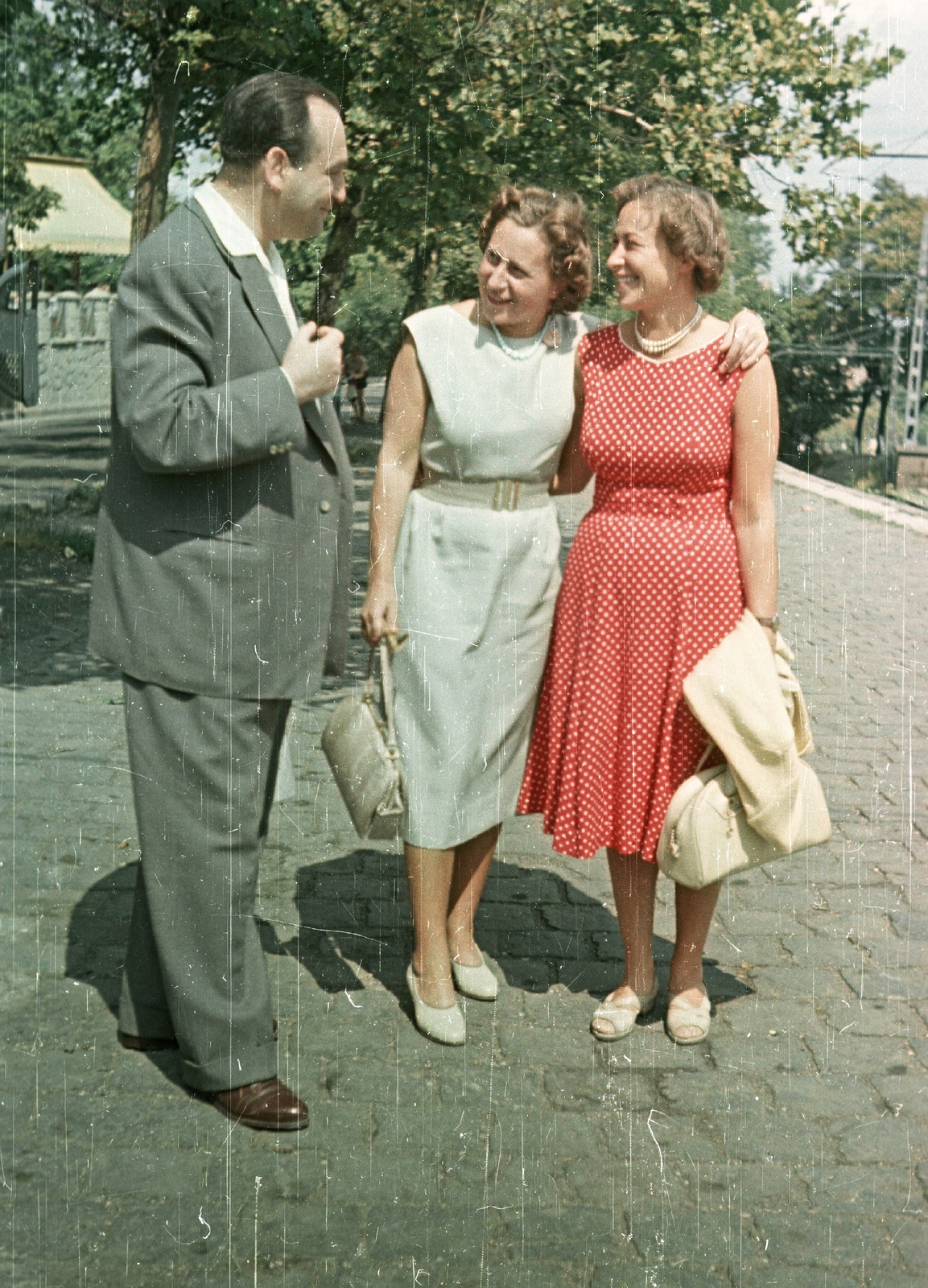 Hungary, Budapest XII., Hollós út a Fogaskerekű Svábhegy megállójánál., 1959, MZSL/Ofner Károly, colorful, Budapest, Fortepan #41879