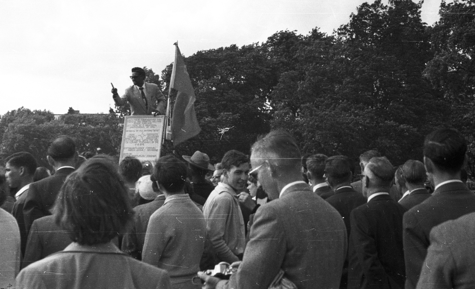 United Kingdom, London, Hyde Park, Speakers' Corner (Szónokok Sarka)., 1959, MZSL/Ofner Károly, flag, genre painting, Fortepan #41916