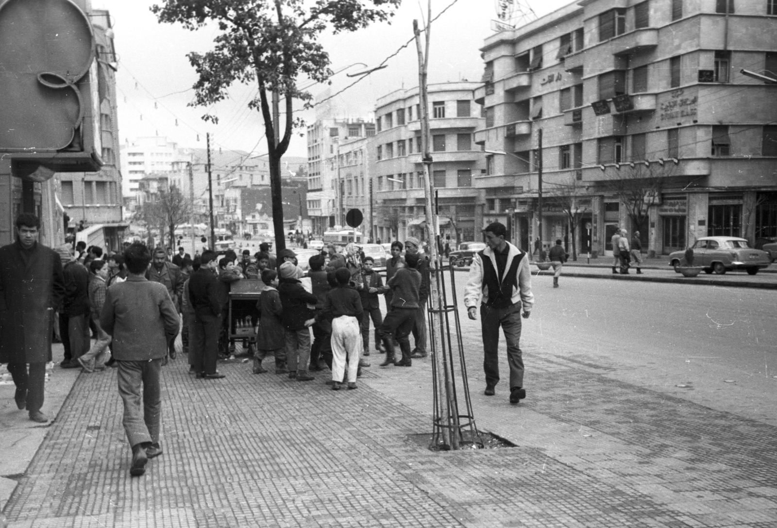 Syria, Damascus, Sa'adalah El-Jabri utca az Al-Jamhorya utca felé nézve., 1965, MZSL/Ofner Károly, Fortepan #41930