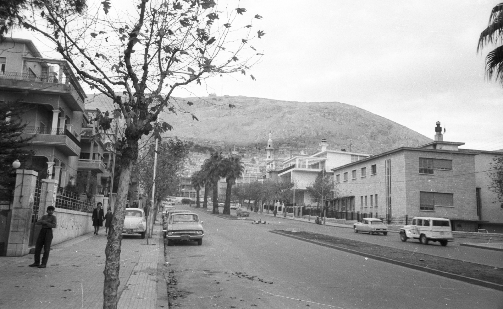 Szíria, Damaszkusz, Al Jalaa sugárút, háttérben az Al Rawda mecset., 1965, MZSL/Ofner Károly, forgalom, utcakép, Volkswagen-márka, Citroen-márka, automobil, Citroen DS, Fortepan #41932