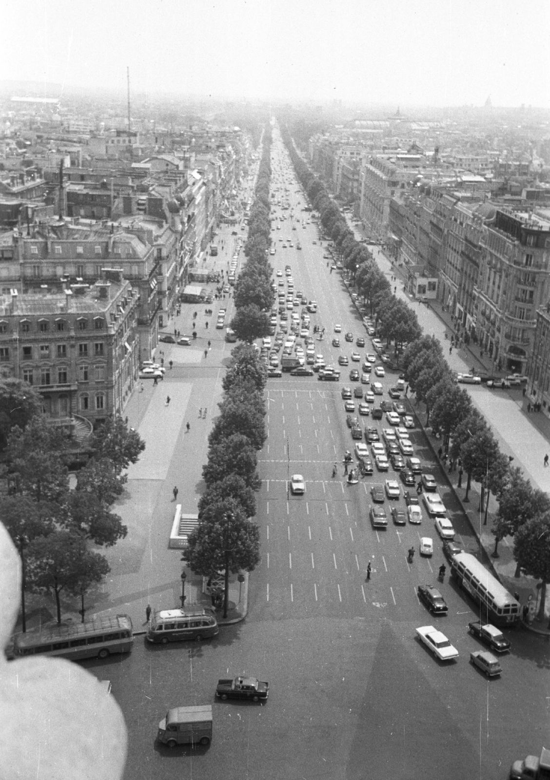 Franciaország, Párizs, Champs Élysées a Diadalív tetejéről., 1964, MZSL/Ofner Károly, sugárút, Fortepan #41981