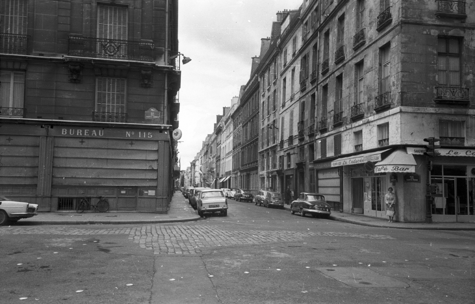 France, Paris, Rue de l'Université a Rue des Saint Pères-ről nézve., 1964, MZSL/Ofner Károly, street view, Fortepan #41993