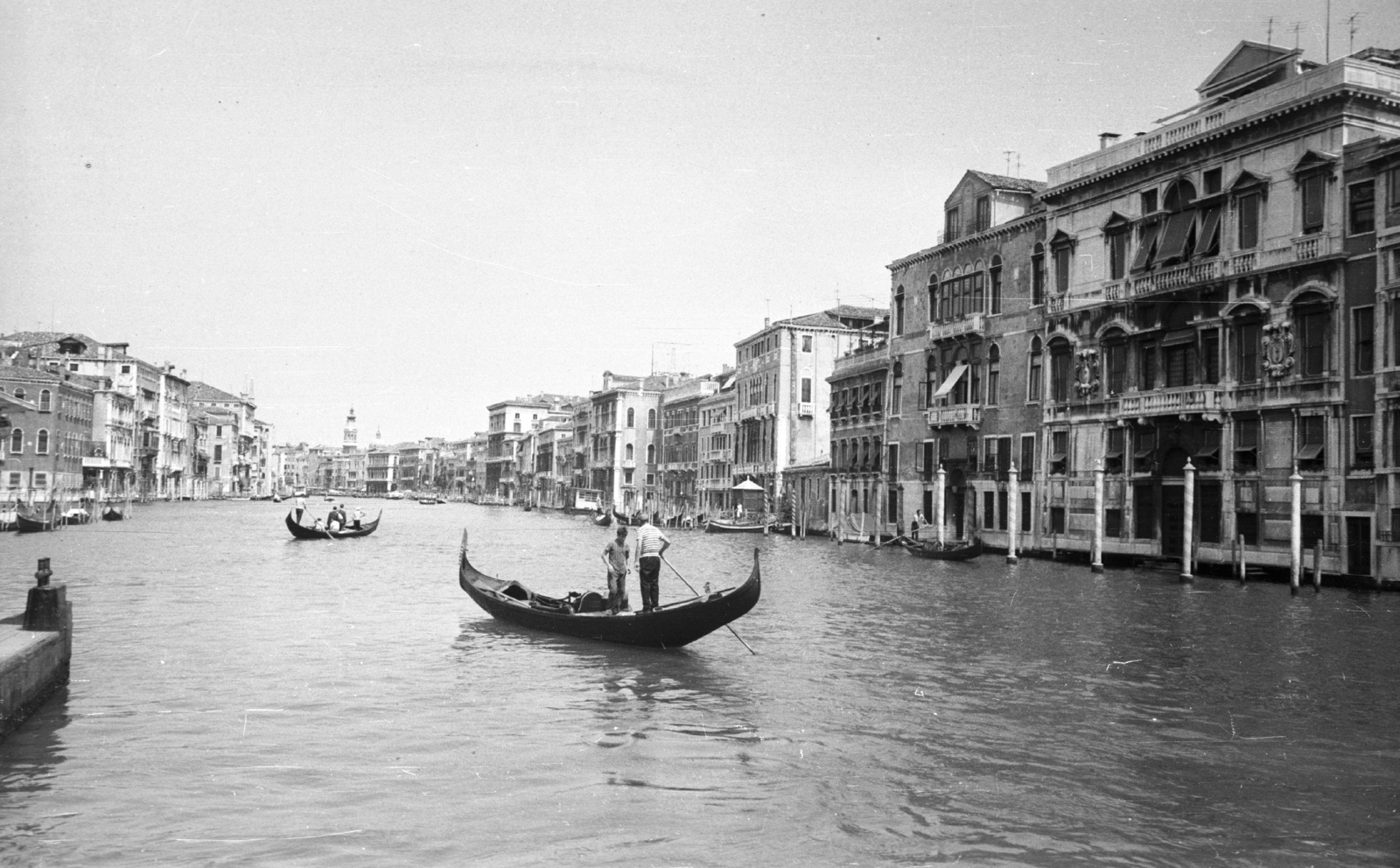 Olaszország, Velence, Canal Grande, jobbra a Palazzo Mocenigo Casa Vecchia., 1965, MZSL/Ofner Károly, gondola, csatorna, Fortepan #42023