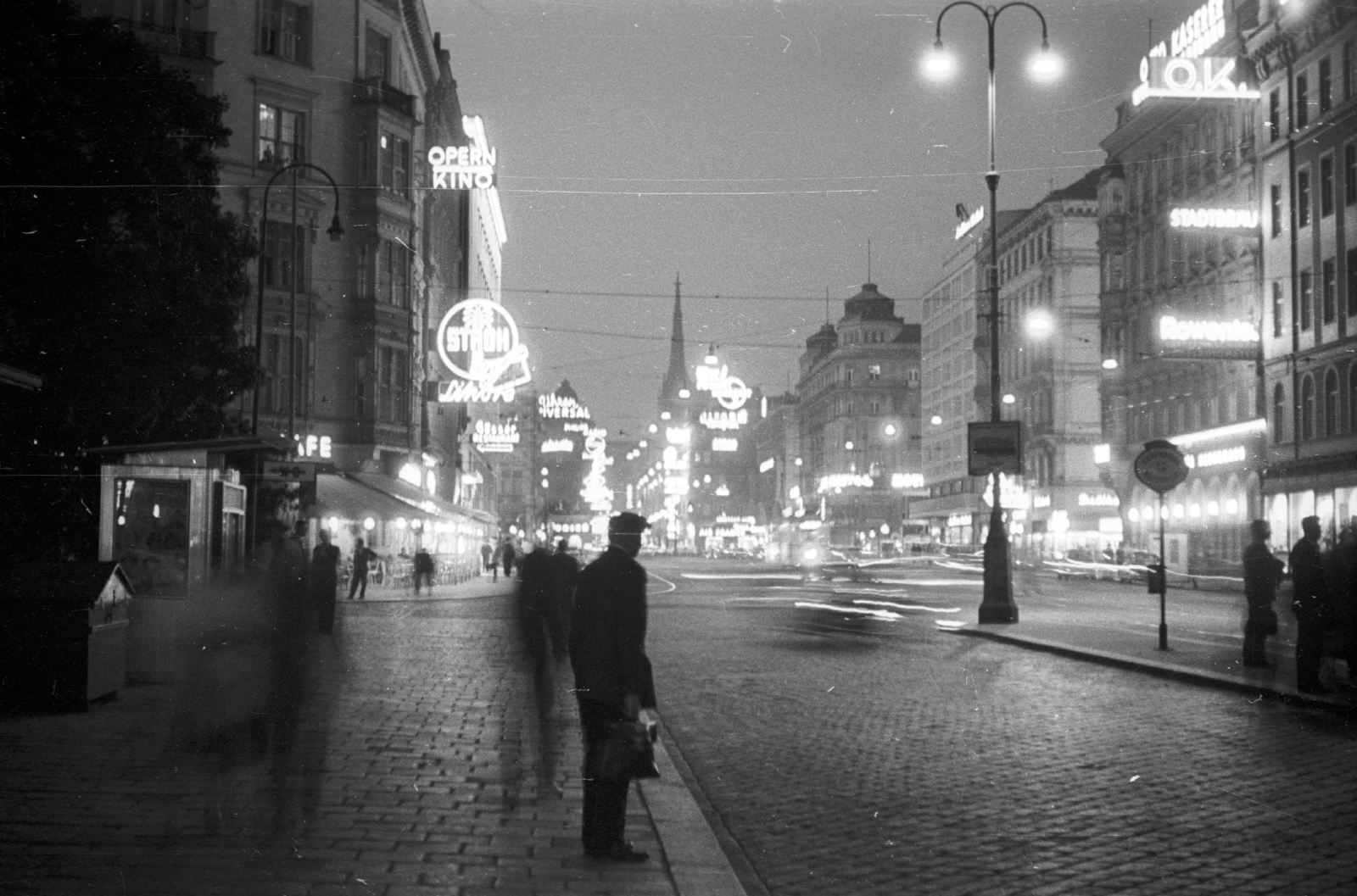 Ausztria, Bécs, a Kärntner Strasse a Karlsplatz felől nézve., 1959, MZSL/Ofner Károly, neonreklám, Fortepan #42045