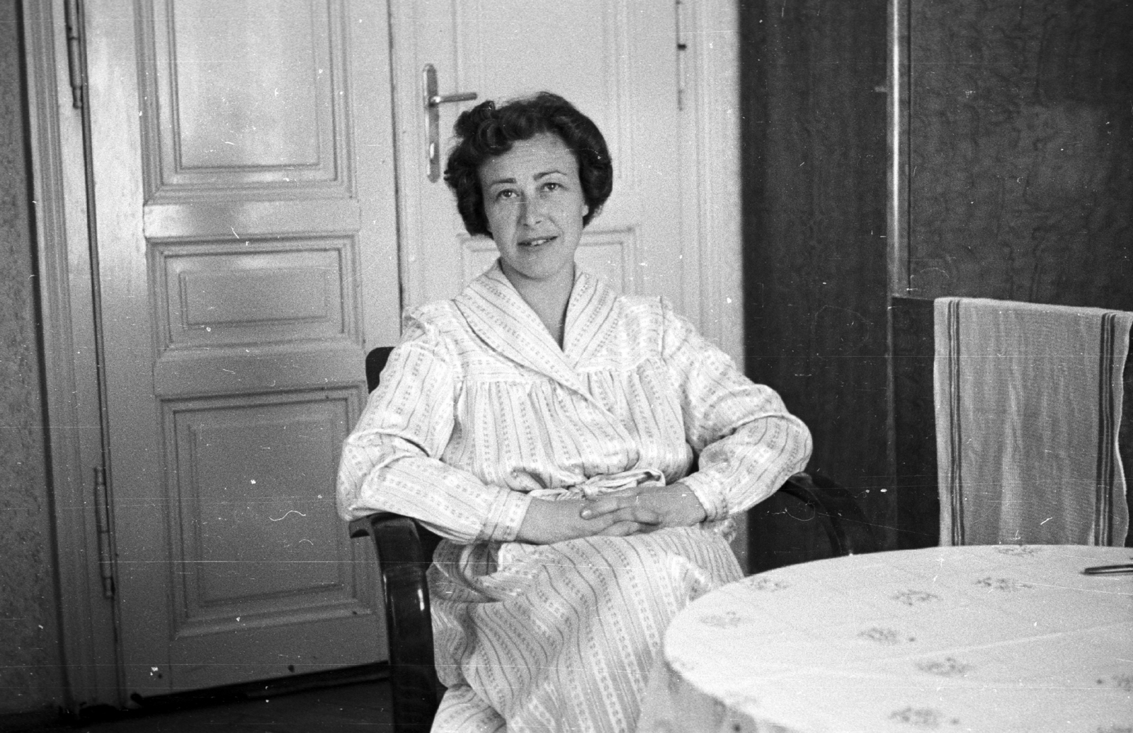 1959, MZSL/Ofner Károly, portrait, furniture, interior, lady, negligee, Fortepan #42049