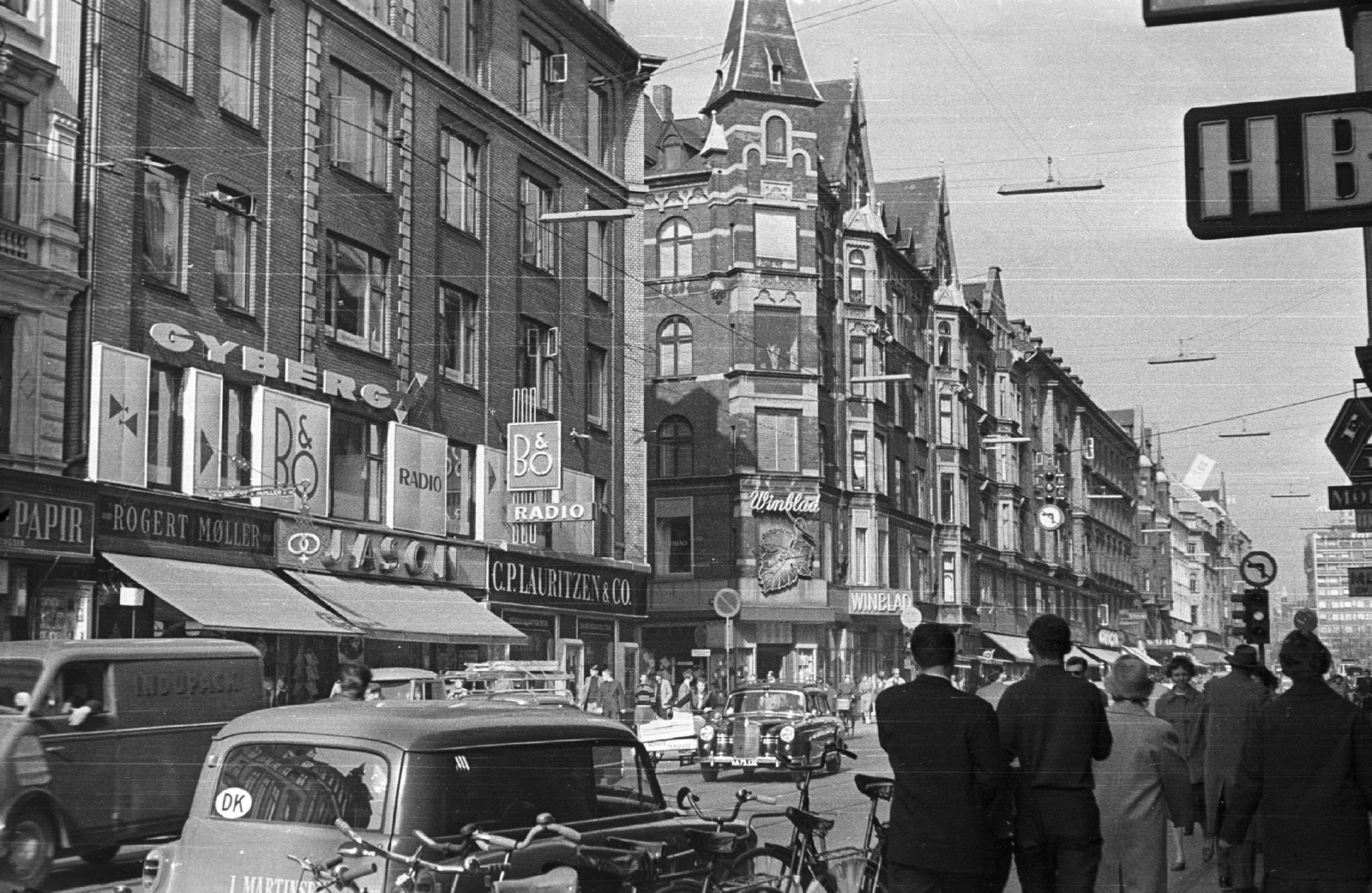 Denmark, Copenhagen, Vesterbrogade szemben a Stenosgade torkolata., 1961, MZSL/Ofner Károly, ad, bicycle, traffic, sign-board, street view, genre painting, signal, automobile, Mercedes W120, country code sign, Fortepan #42074