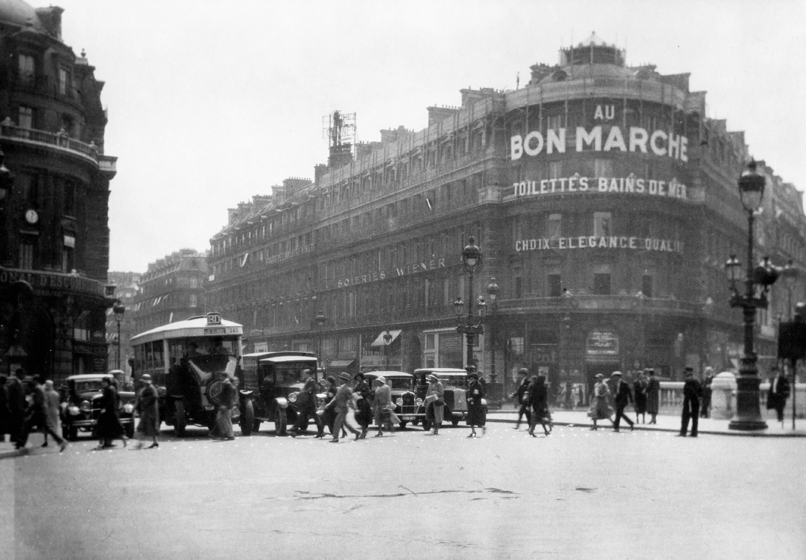 France, Paris, Place de l'Opéra az Avenue de l'Opéra felé nézve., 1931, MZSL/Ofner Károly, bus, Mercedes-brand, automobile, crosswalk, Fortepan #42111