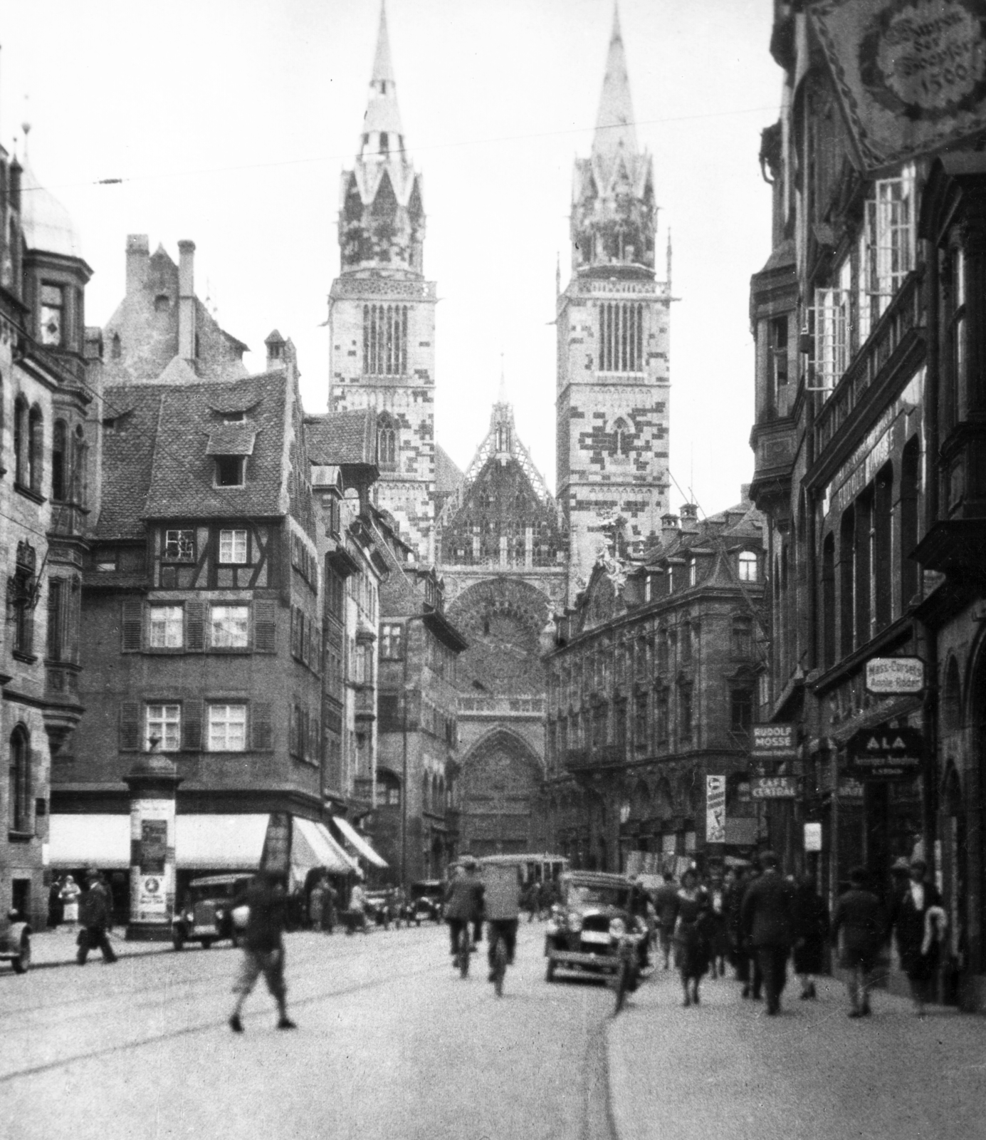 Germany, Nuremberg, Szent Lőrinc-székesegyház, 1931, MZSL/Ofner Károly, ad pillar, bicycle, Fortepan #42117