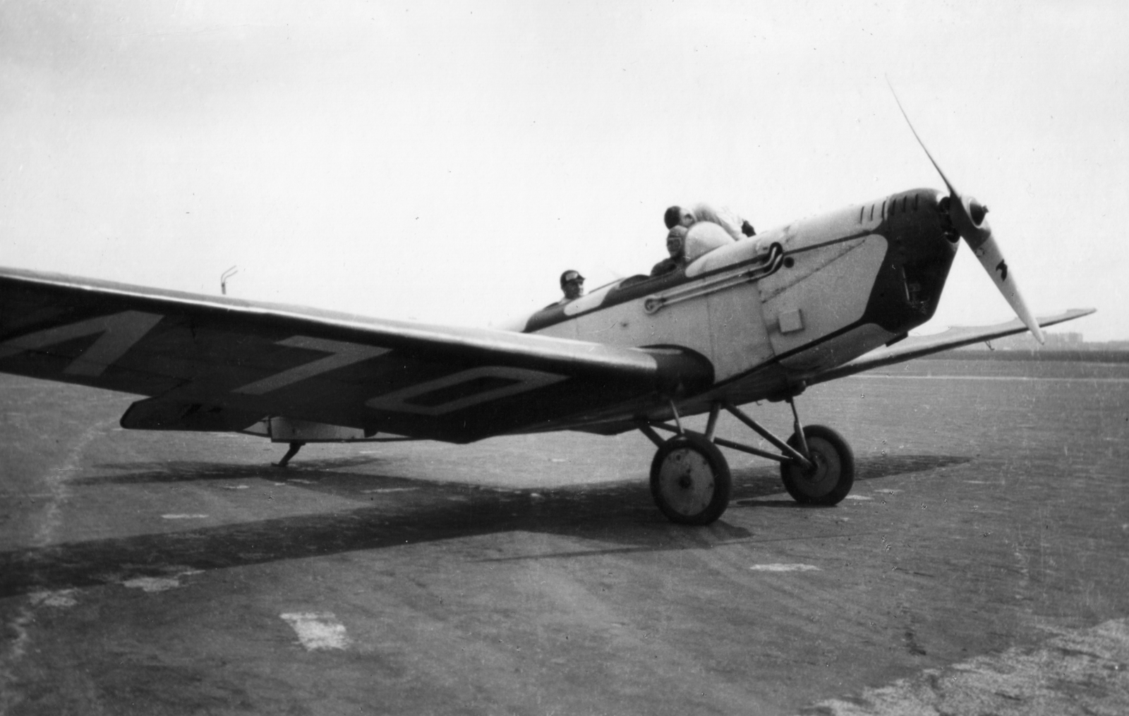 Németország, Berlin, Tempelhof repülőtér. Klemm KL 26 sportrepülőgép., 1932, MZSL/Ofner Károly, német gyártmány, repülőgép, repülőtér, Klemm-márka, Klemm Kl 26, Fortepan #42130