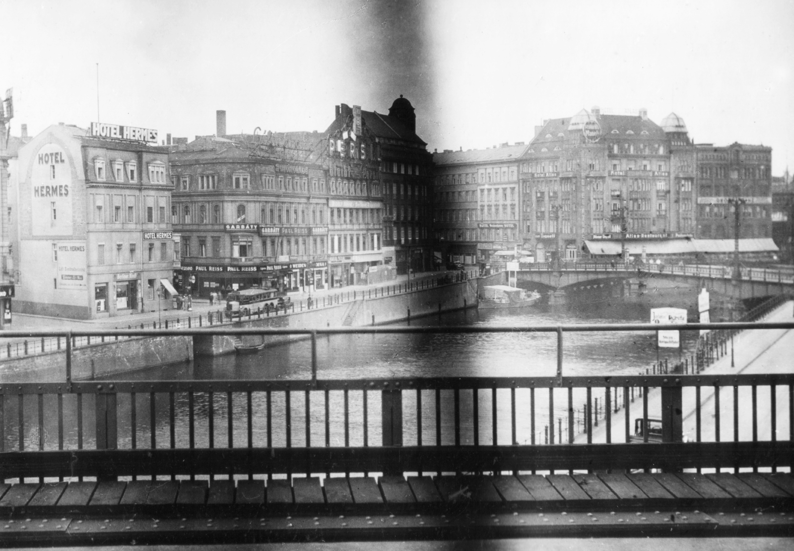 Germany, Berlin, a Weidendammer-híd és a Friedrichstrasse az S-Bahn vasúti hídjáról nézve., 1932, MZSL/Ofner Károly, bridge, hotel, railway bridge, Fortepan #42136