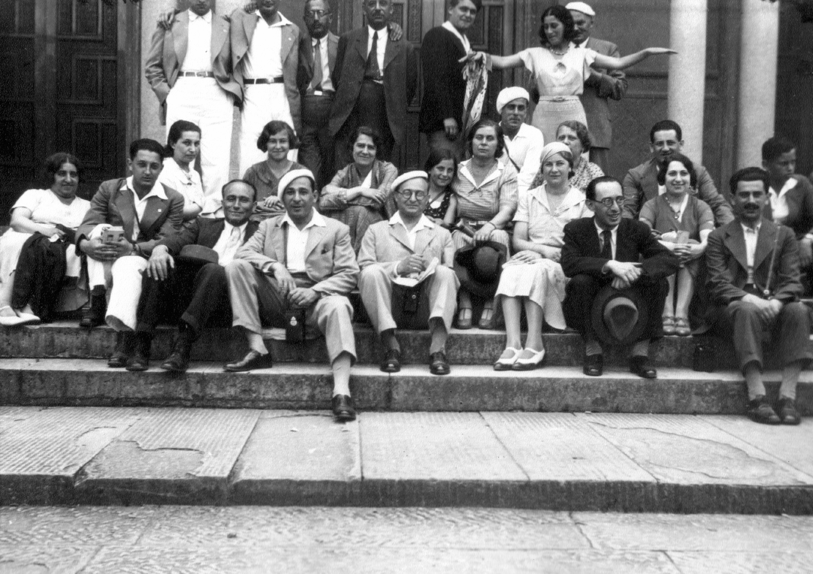1933, MZSL/Ofner Károly, tableau, women, men, stairs, posture, sitting on stairs, Fortepan #42142