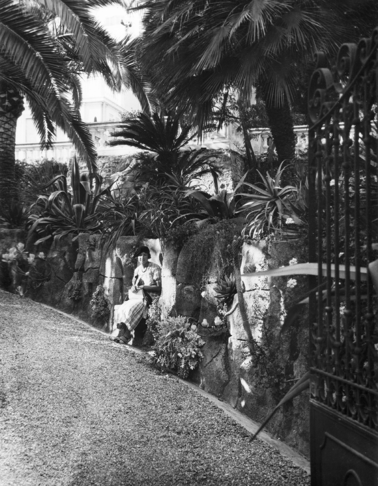 1934, MZSL/Ofner Károly, portrait, gate, palm tree, woman, Fortepan #42165