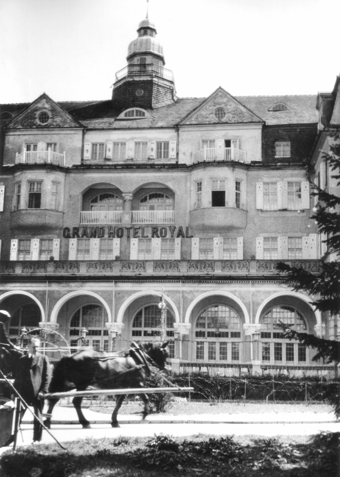 Slovakia, Piešťany, Nagyszálló., 1935, MZSL/Ofner Károly, Czechoslovakia, Horse-drawn carriage, hotel, Secession, Adolf Oberländer-design, Fortepan #42191