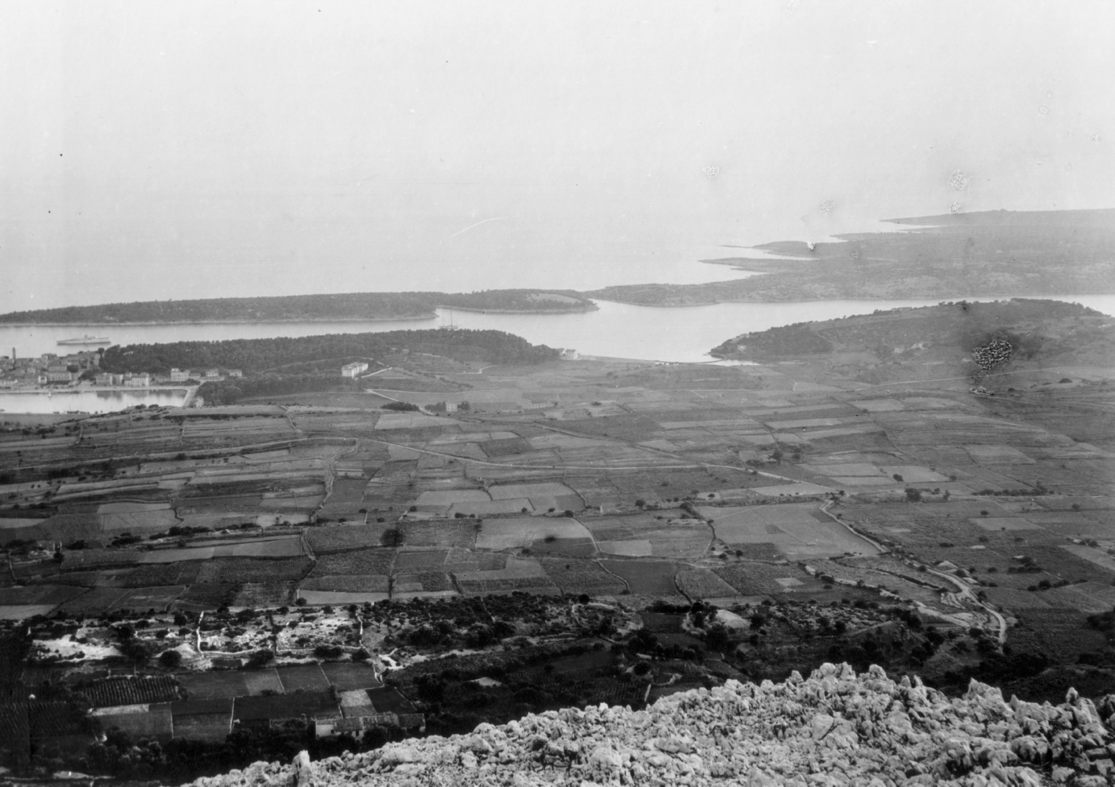 Croatia,Adriatic Sea,Otok Rab, kilátás a Kamenjak csúcsról, balra középen Rab város., 1937, MZSL/Ofner Károly, Yugoslavia, Fortepan #42262