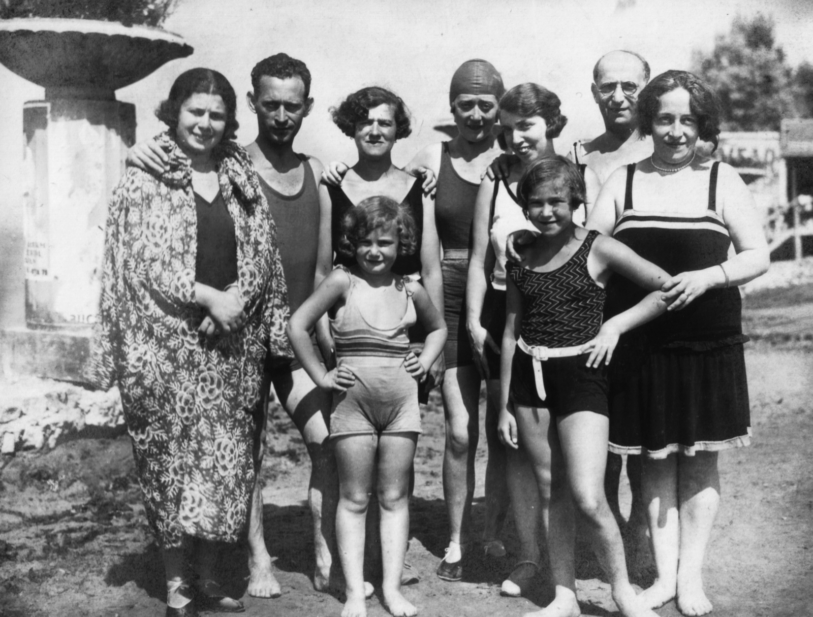 Hungary,Lake Balaton, Siófok, Strand., 1929, MZSL/Ofner Károly, bathing suit, tableau, kids, bathing caps, shore, bathrobe, Fortepan #42319
