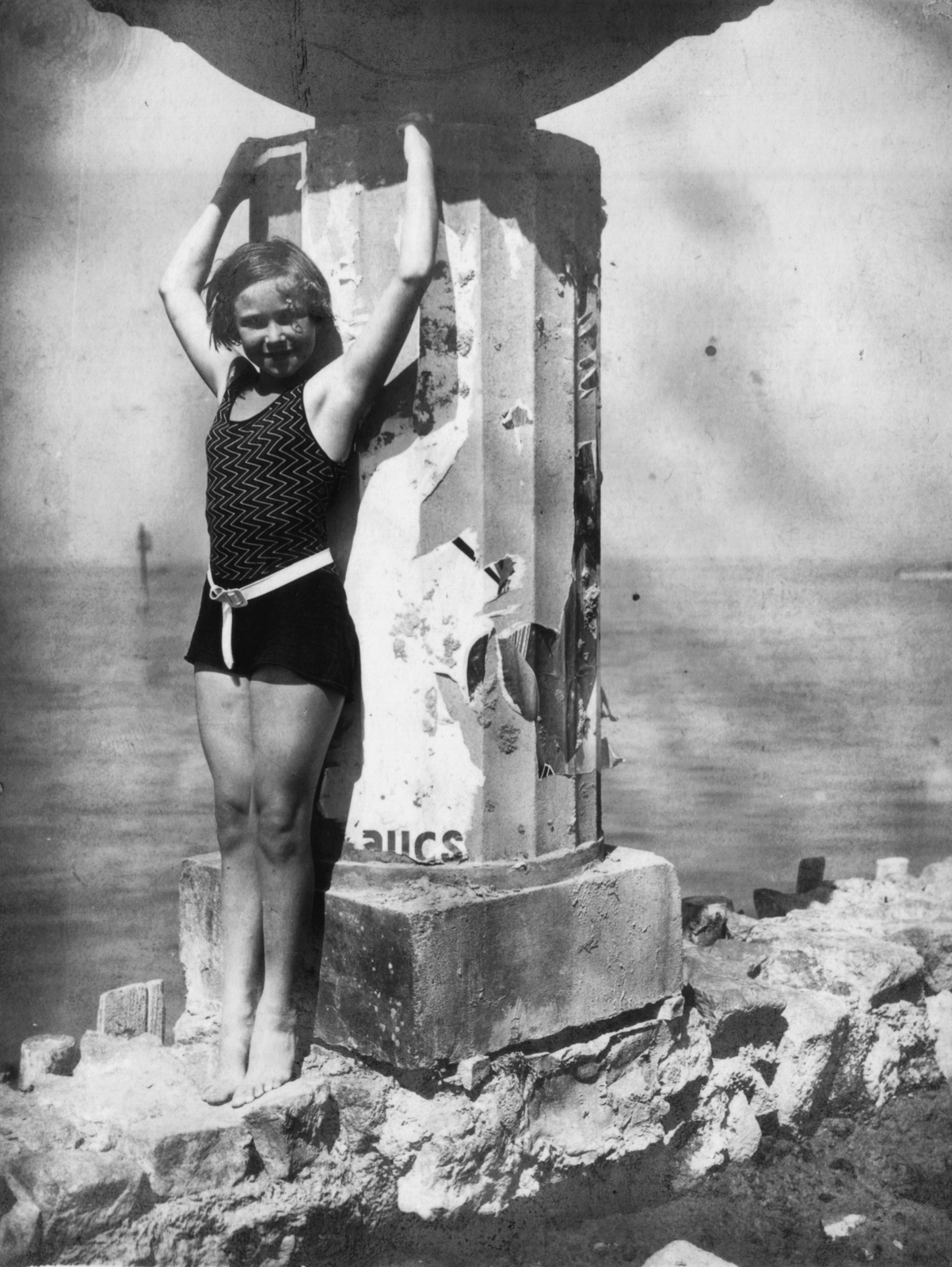 Hungary,Lake Balaton, Siófok, Strand., 1929, MZSL/Ofner Károly, bathing suit, girl, shore, Fortepan #42320