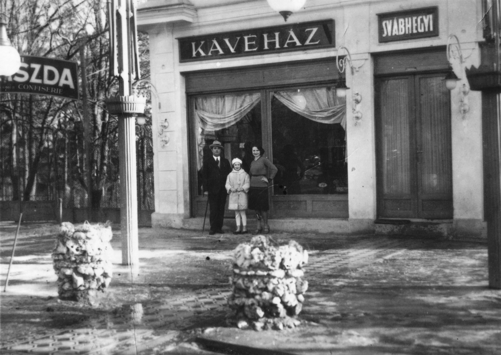 Hungary, Budapest XII., Szépkilátás út 1., a Fogaskerekű Svábhegy állomása mögött., 1930, MZSL/Ofner Károly, fashion, pastry shop, coffee house, Budapest, Fortepan #42322