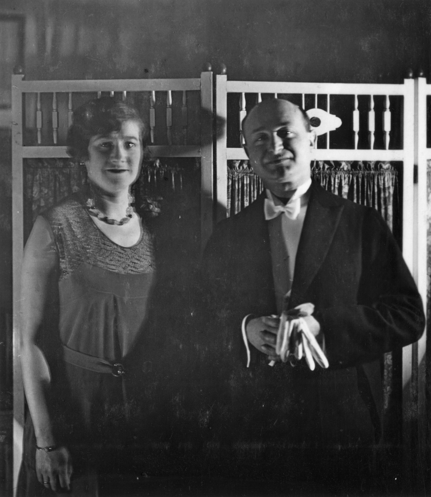 1930, MZSL/Ofner Károly, gloves, man, woman, double portrait, folding screen, Fortepan #42324