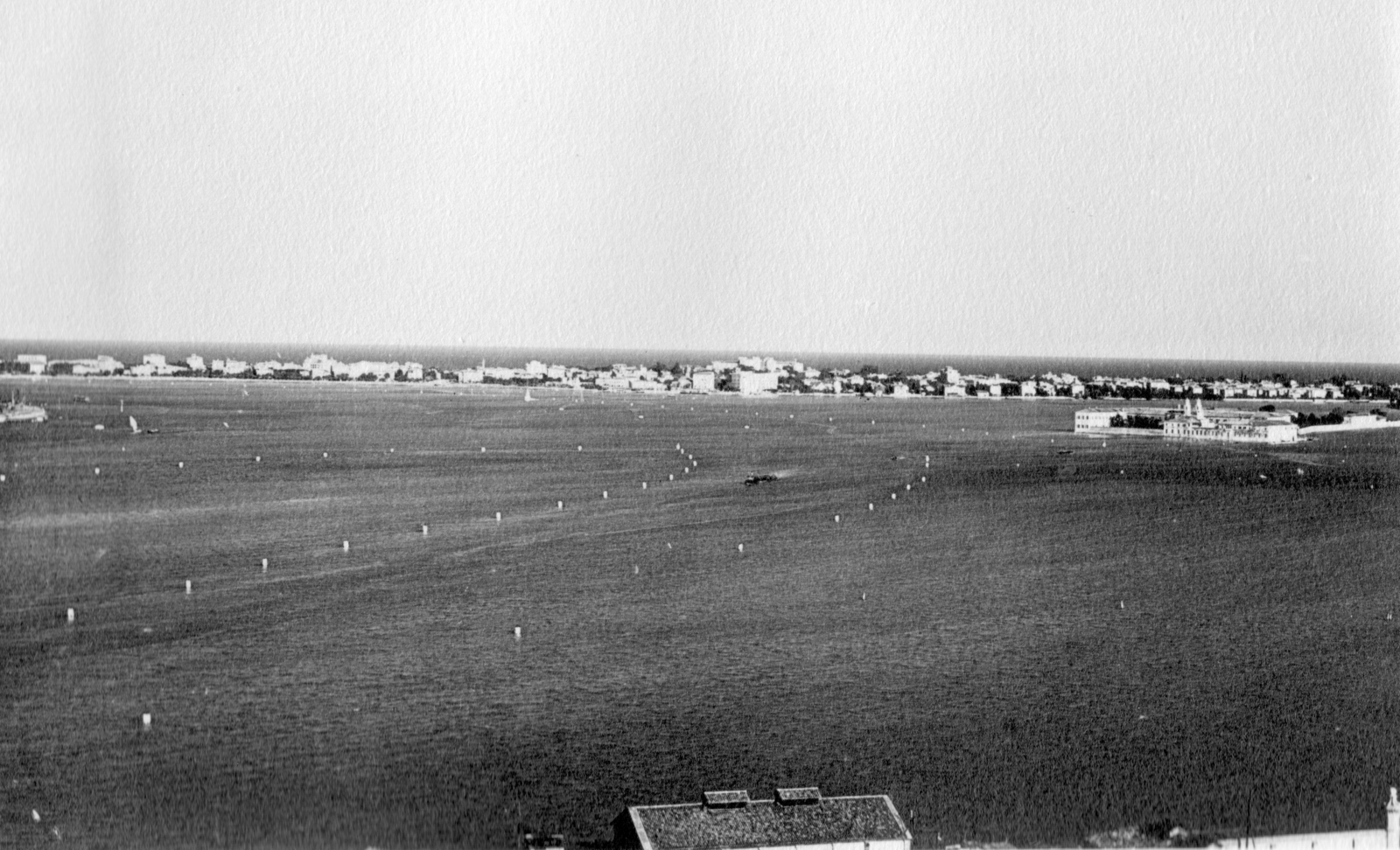 Italy, Venice, San Giorgio Maggiore sziget, látkép a San Giorgio Maggiore-templom harangtornyából. Szemben a Lido, jobbra a San Servolo sziget., 1930, MZSL/Ofner Károly, buoy, Fortepan #42337