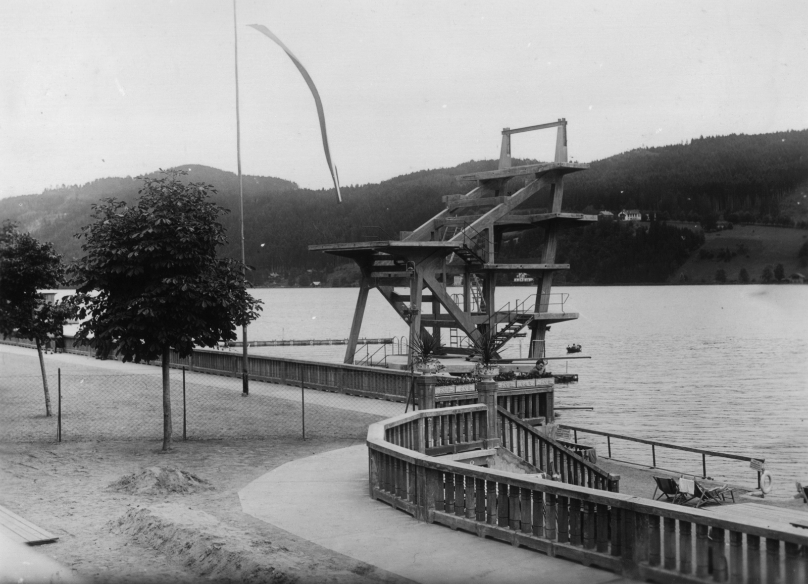 Ausztria, Millstatt am See, Millstätter See., 1930, MZSL/Ofner Károly, zászló, trambulin, zászlórúd, ugrótorony, Fortepan #42369