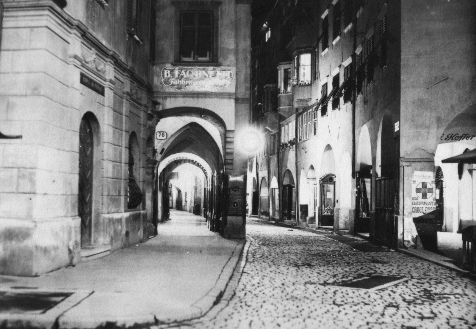 Italy, Bolzano, a Via dei Portici., 1930, MZSL/Ofner Károly, ad, street view, night, Fortepan #42373