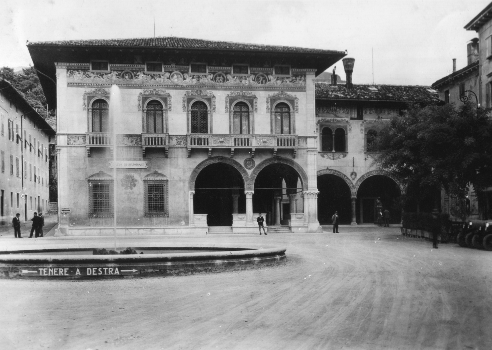 Italy, Rovereto, Piazza Antonio Rosmini, Palazzo della Cassa di Risparmio., 1930, MZSL/Ofner Károly, Fortepan #42376