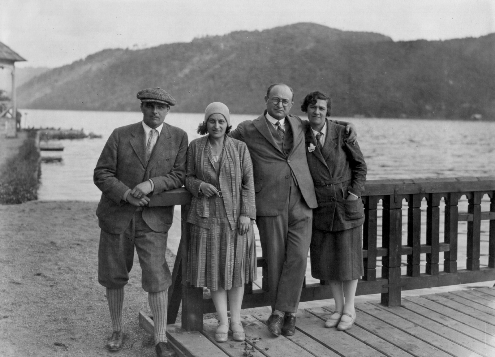 Ausztria, Millstatt am See, Millstätter See., 1930, MZSL/Ofner Károly, csoportkép, bricsesz, karok a vállon, Fortepan #42381