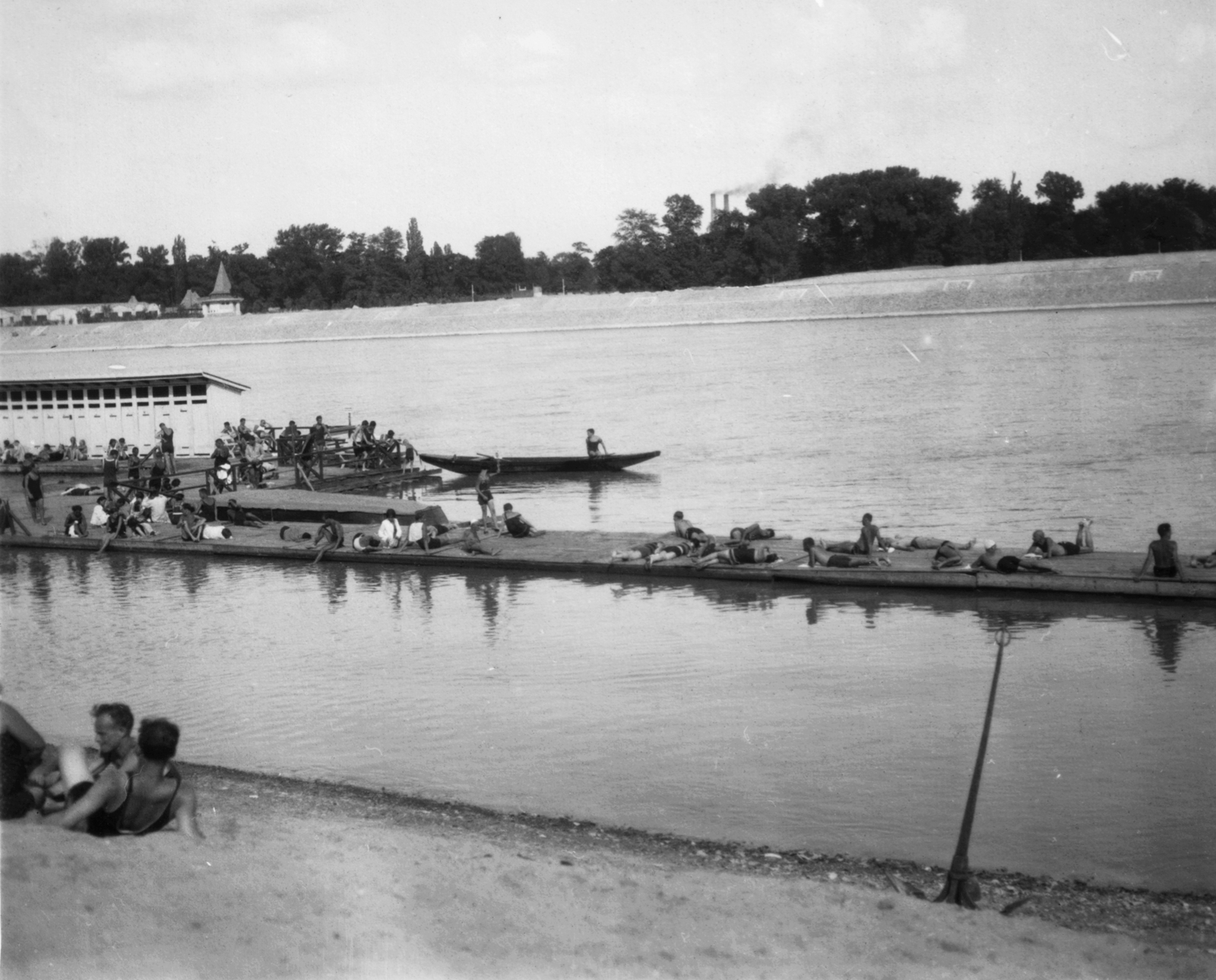 Hungary, Budapest II., Duna strandfürdő az Újlaki rakparton a Sajka utcánál, szemben a Margit-sziget., 1935, MZSL/Ofner Károly, Budapest, Fortepan #42396