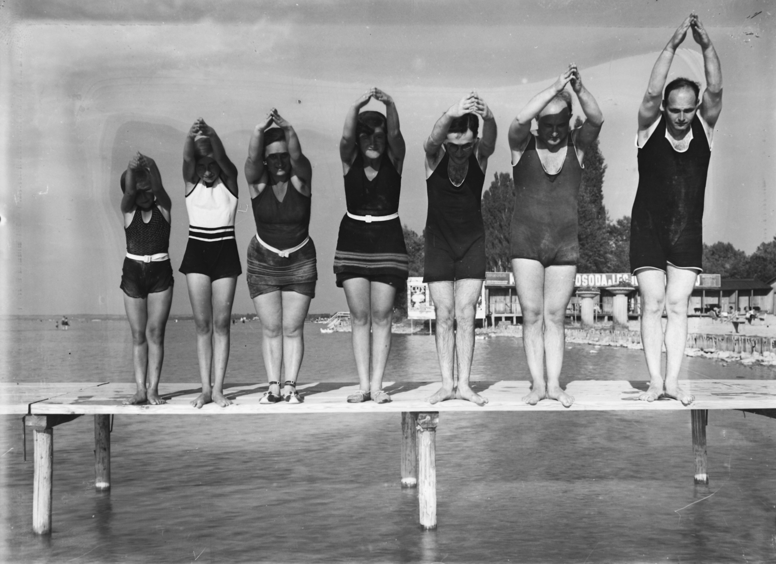 Hungary,Lake Balaton, Siófok, Strand., 1937, MZSL/Ofner Károly, tableau, pier, shore, posture, feat, height chart, Fortepan #42455