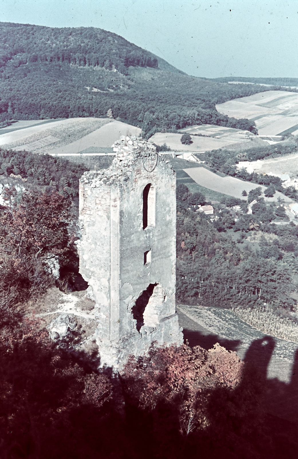 Hungary, Csesznek, vár, a kaputorony a felső várból nézve., 1939, Konok Tamás id, colorful, autumn, ruins, view, Fortepan #42494