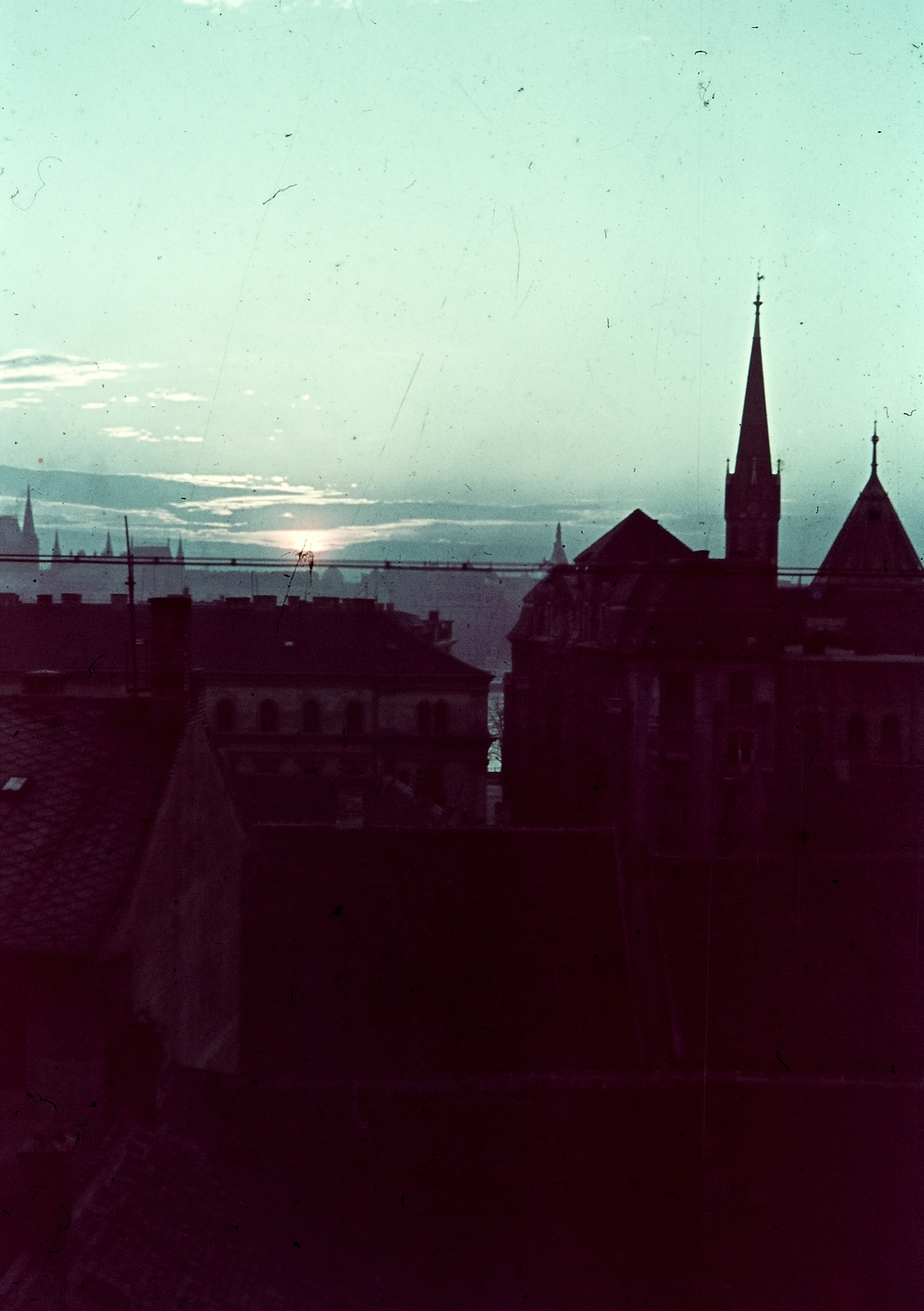 Hungary, Víziváros, Budapest I., kilátás a Toldy Ferenc utcáról a Duna felé, jobbra a Szilágyi Dezső téri református templom., 1941, Konok Tamás id, colorful, Budapest, sunrise, Fortepan #42543