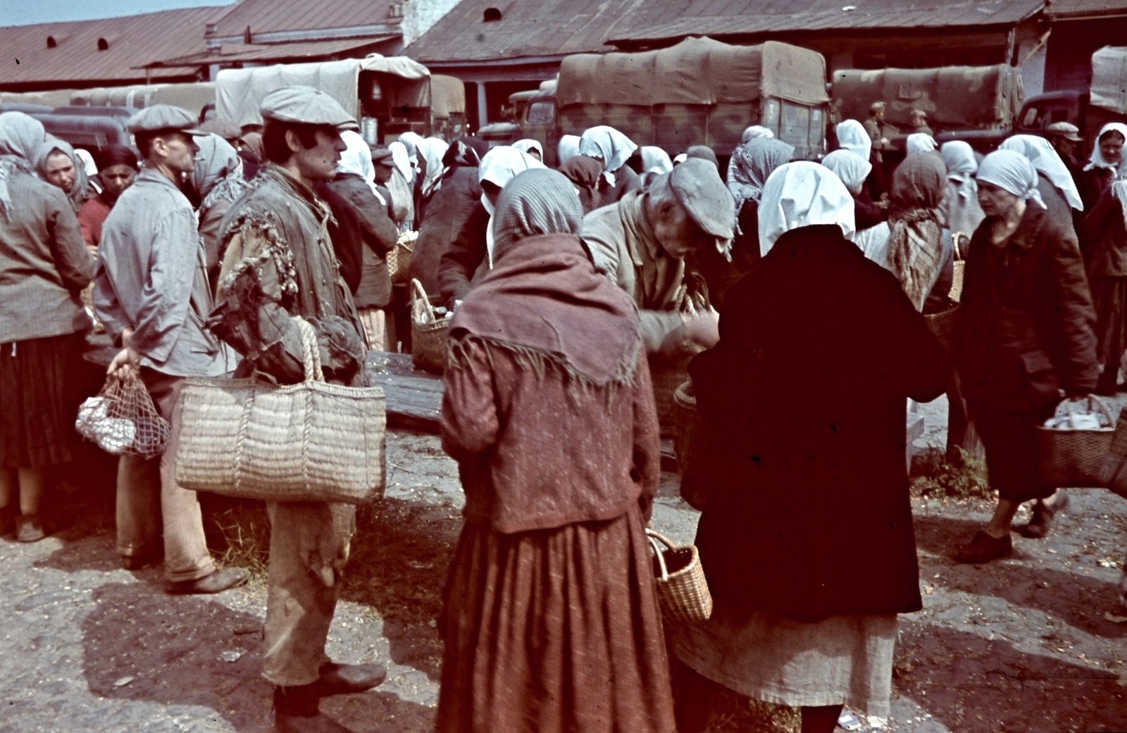 1942, Konok Tamás id, színes, piac, teherautó, gyékényszatyor, Fortepan #42574