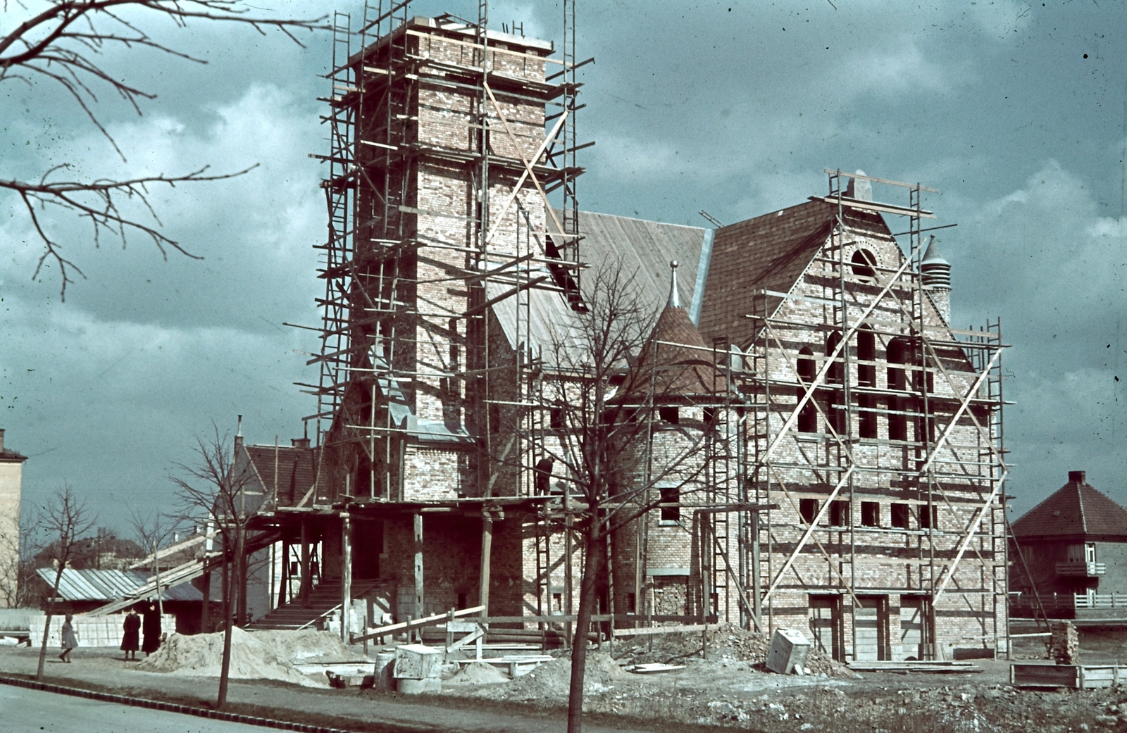Hungary, Győr, Nádorvárosi evangélikus templom., 1941, Konok Tamás id, church, colorful, construction, scaffolding, Gyula Sándy-design, Fortepan #42588