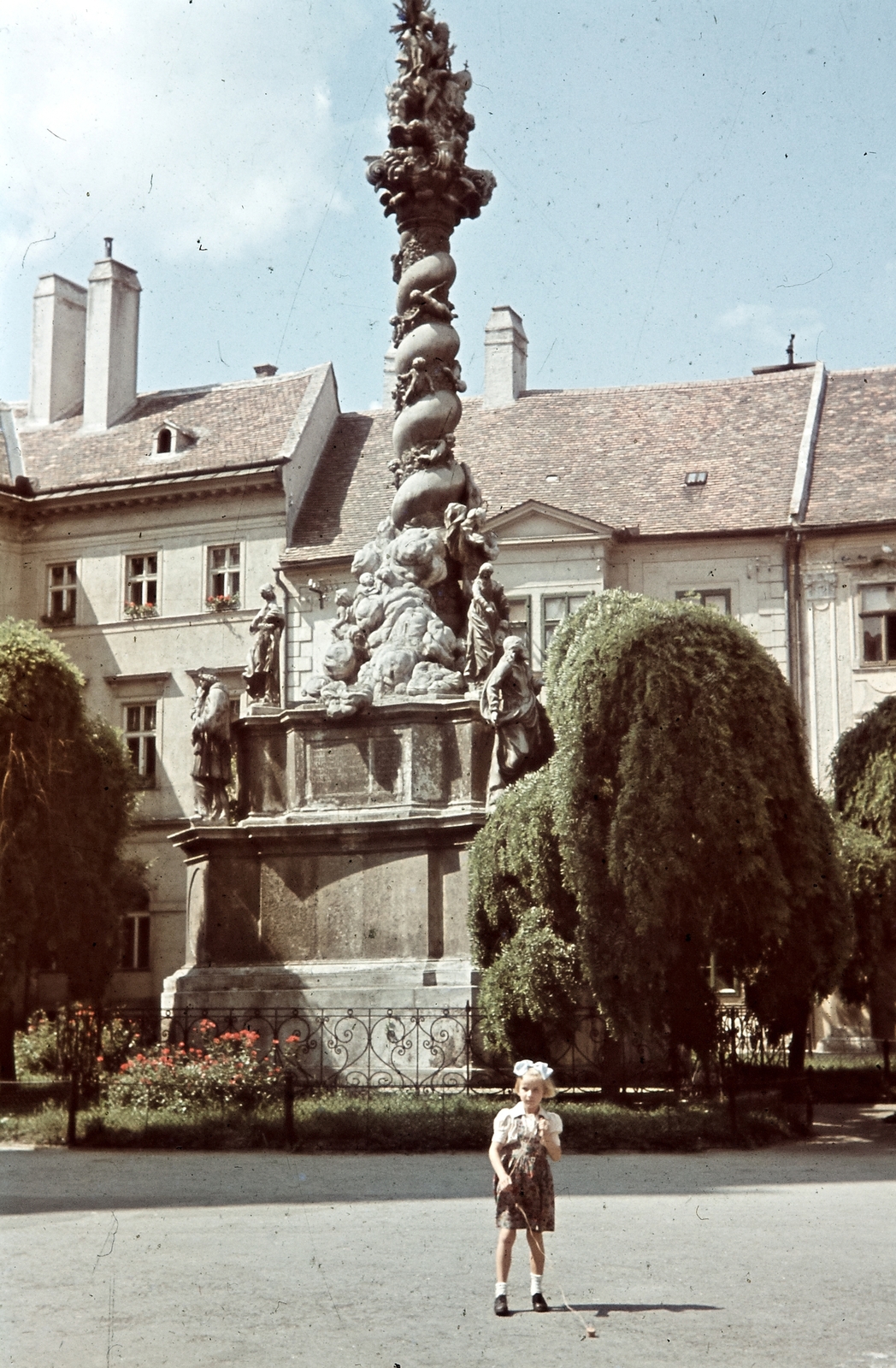 Magyarország, Sopron, Fő (Ferenc József) tér, Szentháromság-szobor., 1943, Konok Tamás id, színes, szentháromság szobor, Fortepan #42678