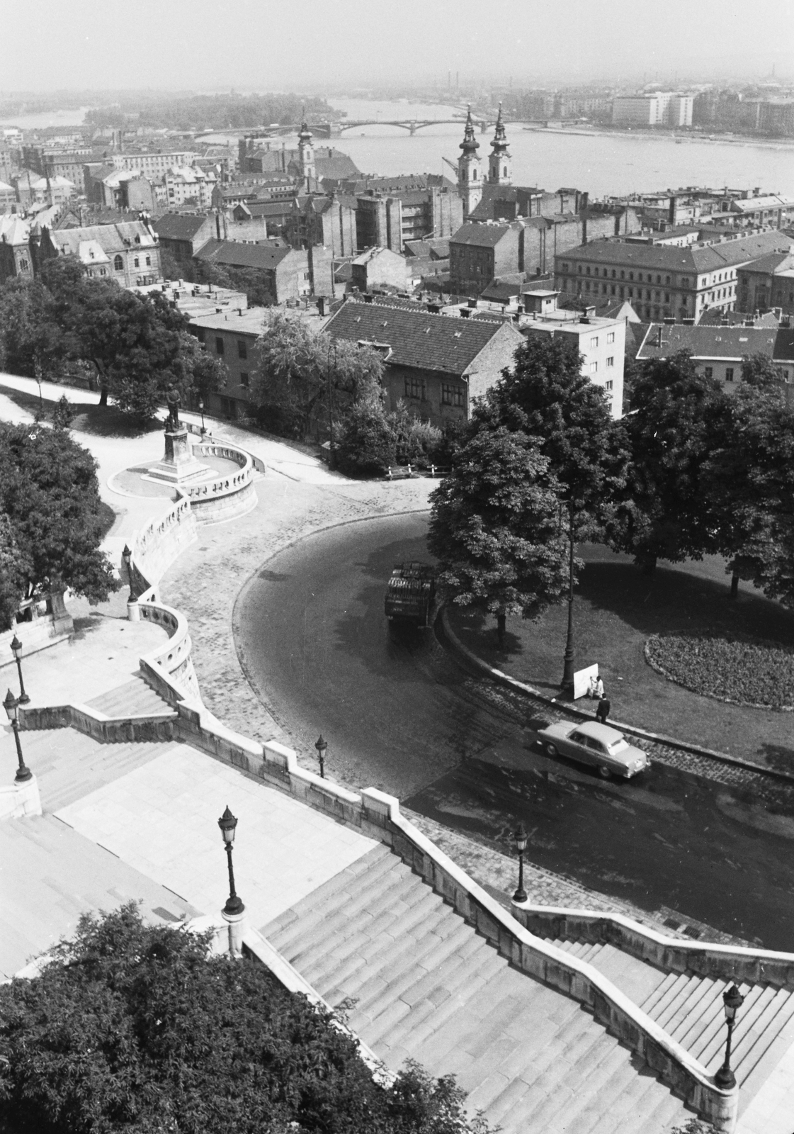 Magyarország, Halászbástya,budai Vár, Budapest I., Hunyadi János úti hajtűkanyar., 1960, Konok Tamás id, lépcső, Schulek Frigyes-terv, Budapest, Hunyadi János-ábrázolás, Fortepan #42816