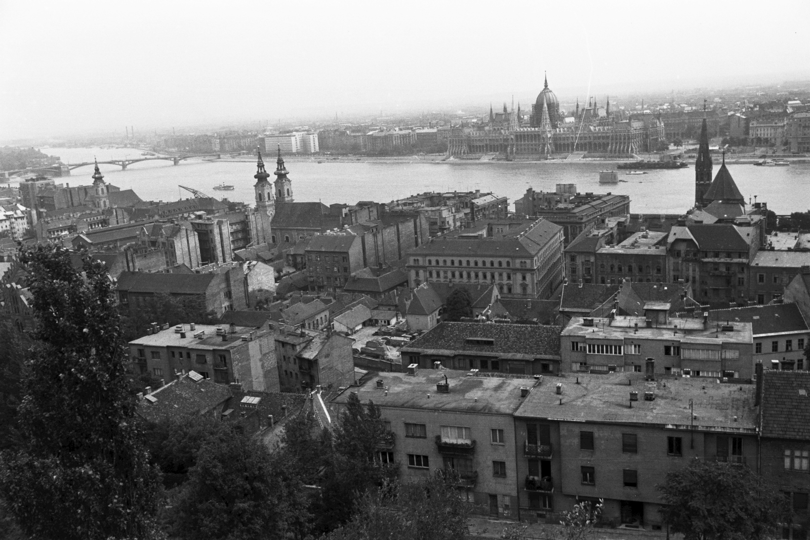 Magyarország, budai Vár, Budapest I., kilátás a Halászbástyáról a Vízivárosra az elbontott Kossuth híd pilléreivel., 1960, Konok Tamás id, Kossuth híd, templom, látkép, barokk-stílus, Steindl Imre-terv, katolikus, országház, neogótika, Duna, eklektikus építészet, Budapest, jezsuita, Hamon Kristóf-terv, Pecz Samu-terv, Nöpauer Máté-terv, Fortepan #42834