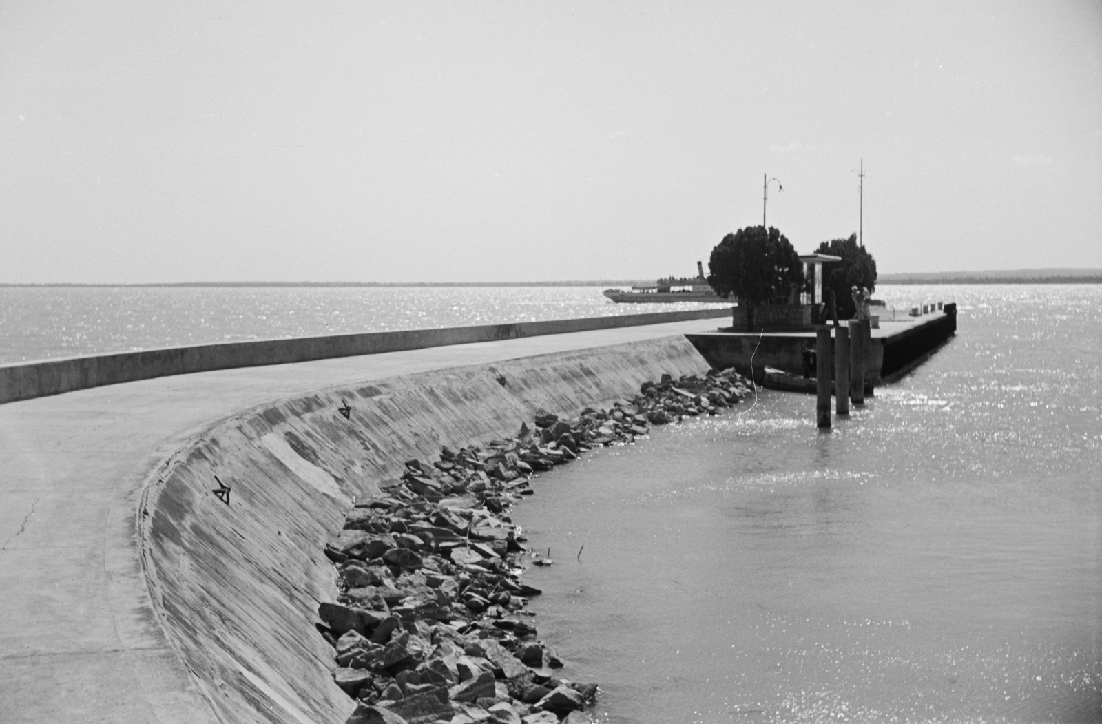 Hungary,Lake Balaton, Tihany, kikötő., 1954, Konok Tamás id, ship, water surface, port, Fortepan #42860