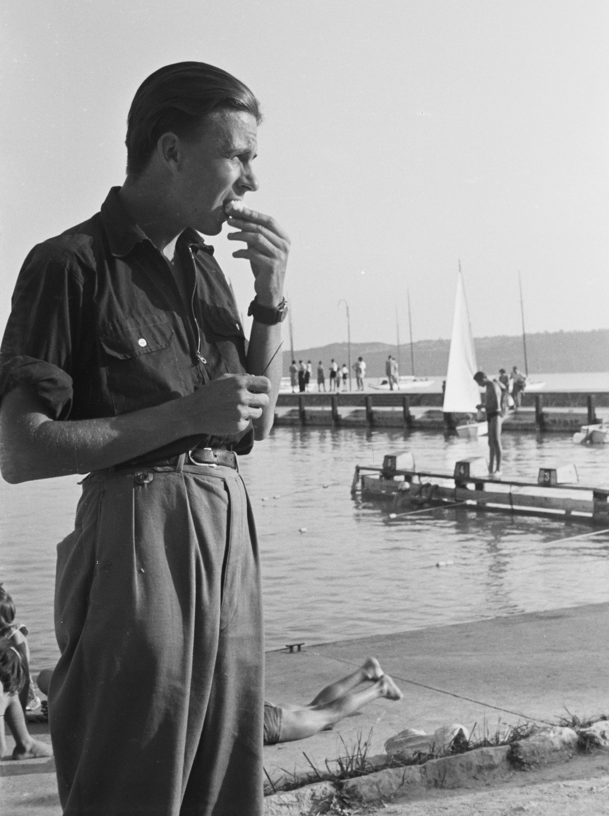 Magyarország, Balatonfüred, kikötő., 1960, Konok Tamás id, étkezés, karóra, Fortepan #42865
