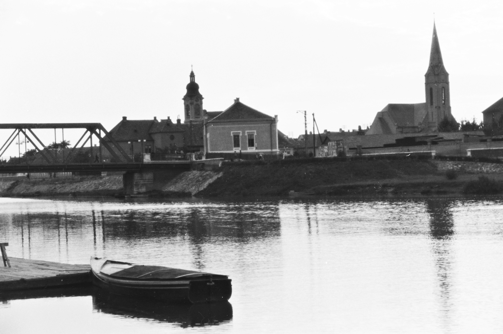 Hungary, Győr, Petőfi (Horthy) híd a Rába folyó felett., 1941, Konok Tamás id, József Lengyel-design, Fortepan #42888