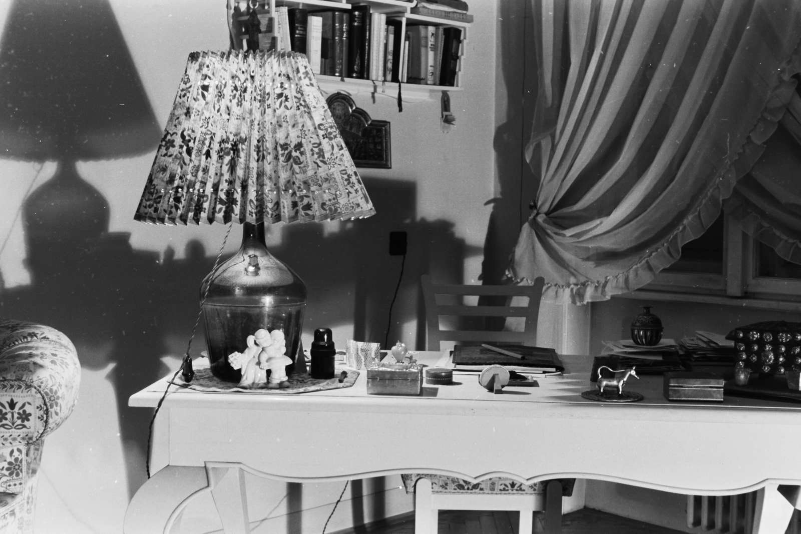 Hungary, Győr, id. Konok Tamásék lakása., 1940, Konok Tamás id, light, interior, Fortepan #42901