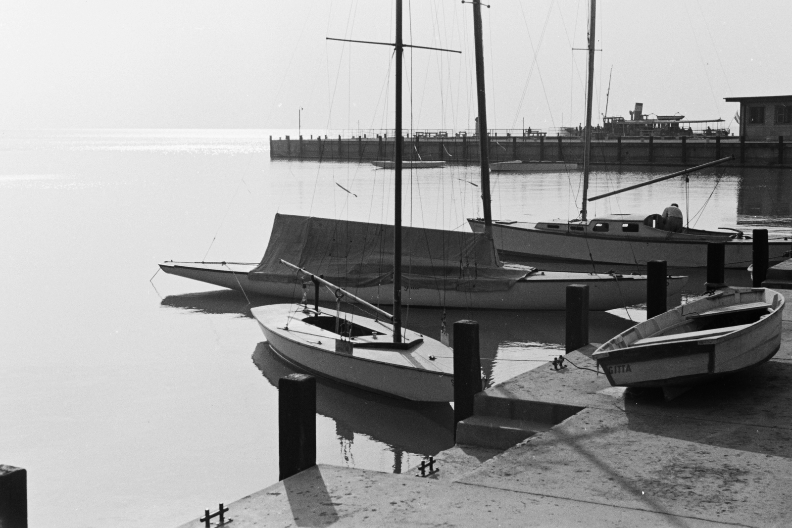 Hungary, Balatonfüred, kikötő., 1963, Konok Tamás id, sailboat, boat, port, Fortepan #42923